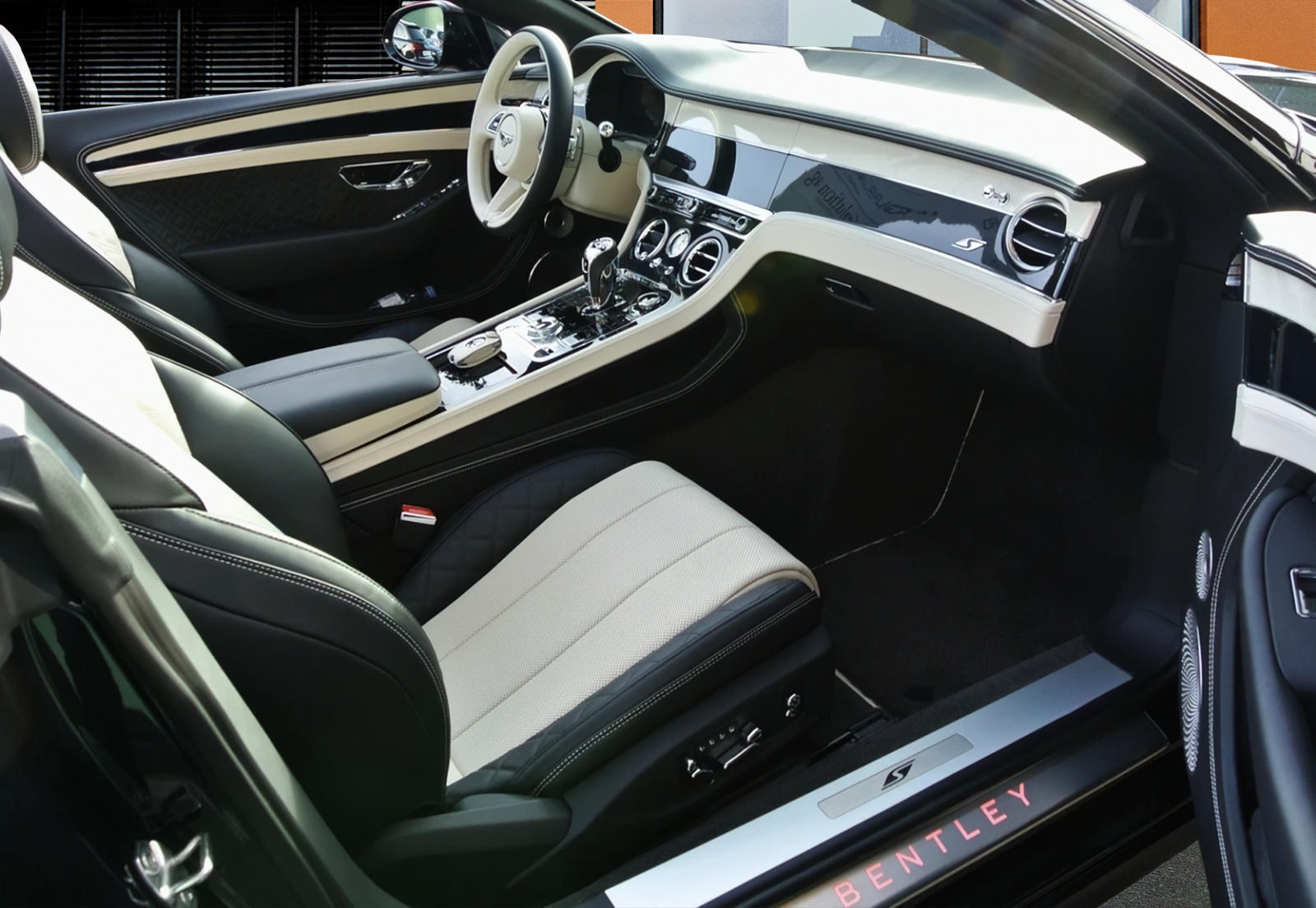 BENTLEY Continental GTC 4.0 V8 S-image-15