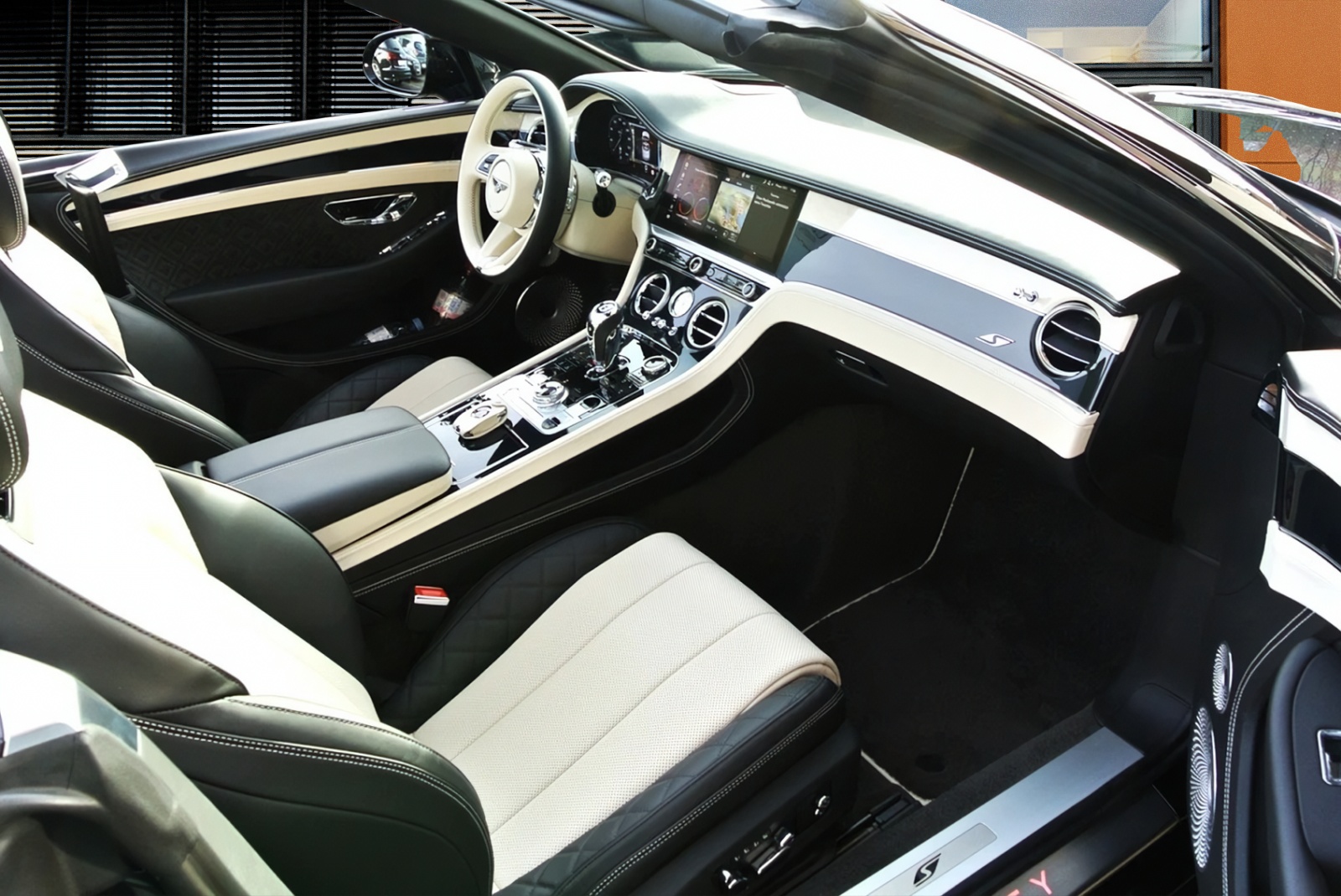 BENTLEY Continental GTC 4.0 V8 S-image-16