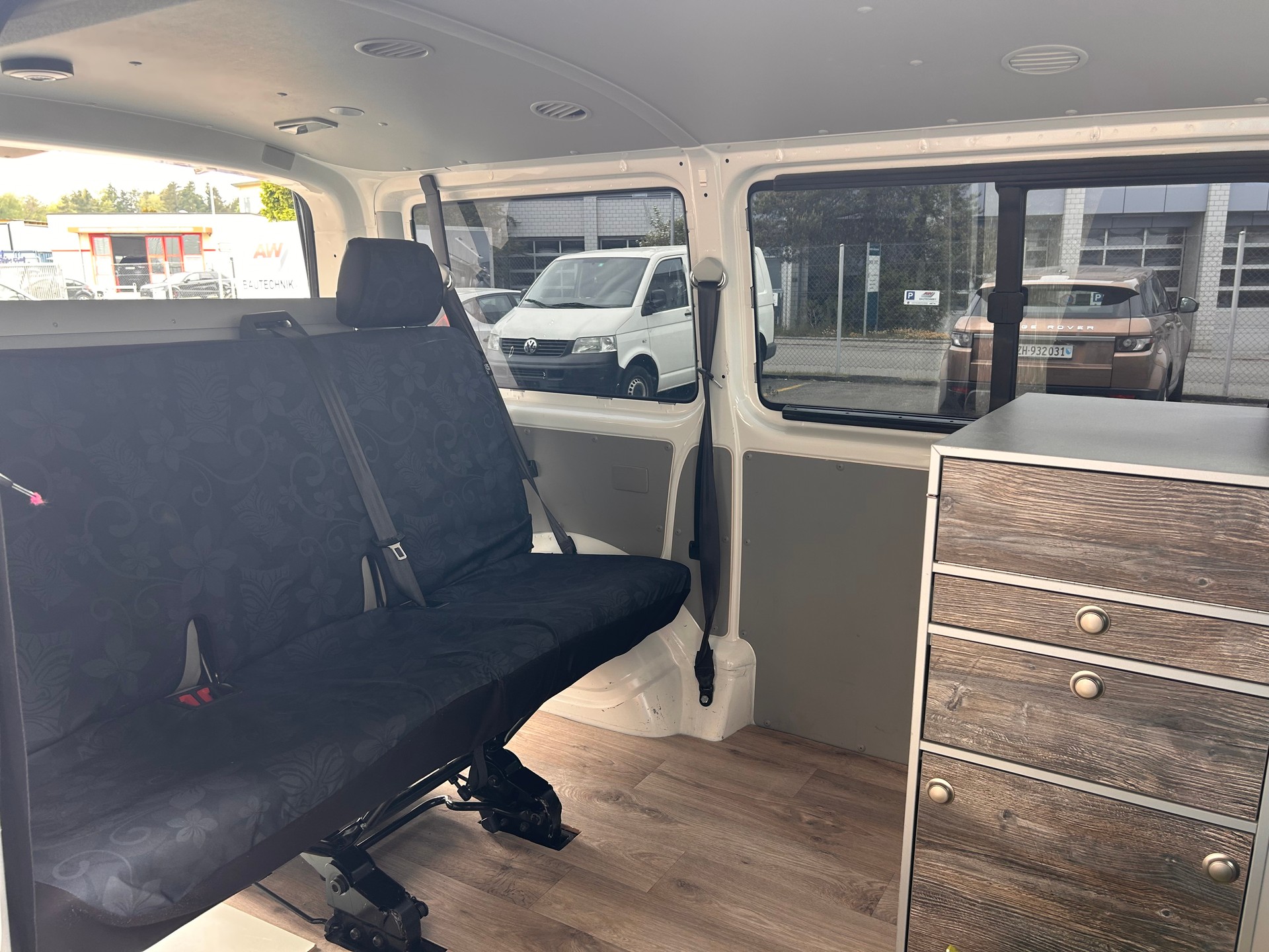 VW Campervan mit cleverem Innenausbau von VanEssa | Top Zustand T6.1 2.0 TDI DSG-image-1
