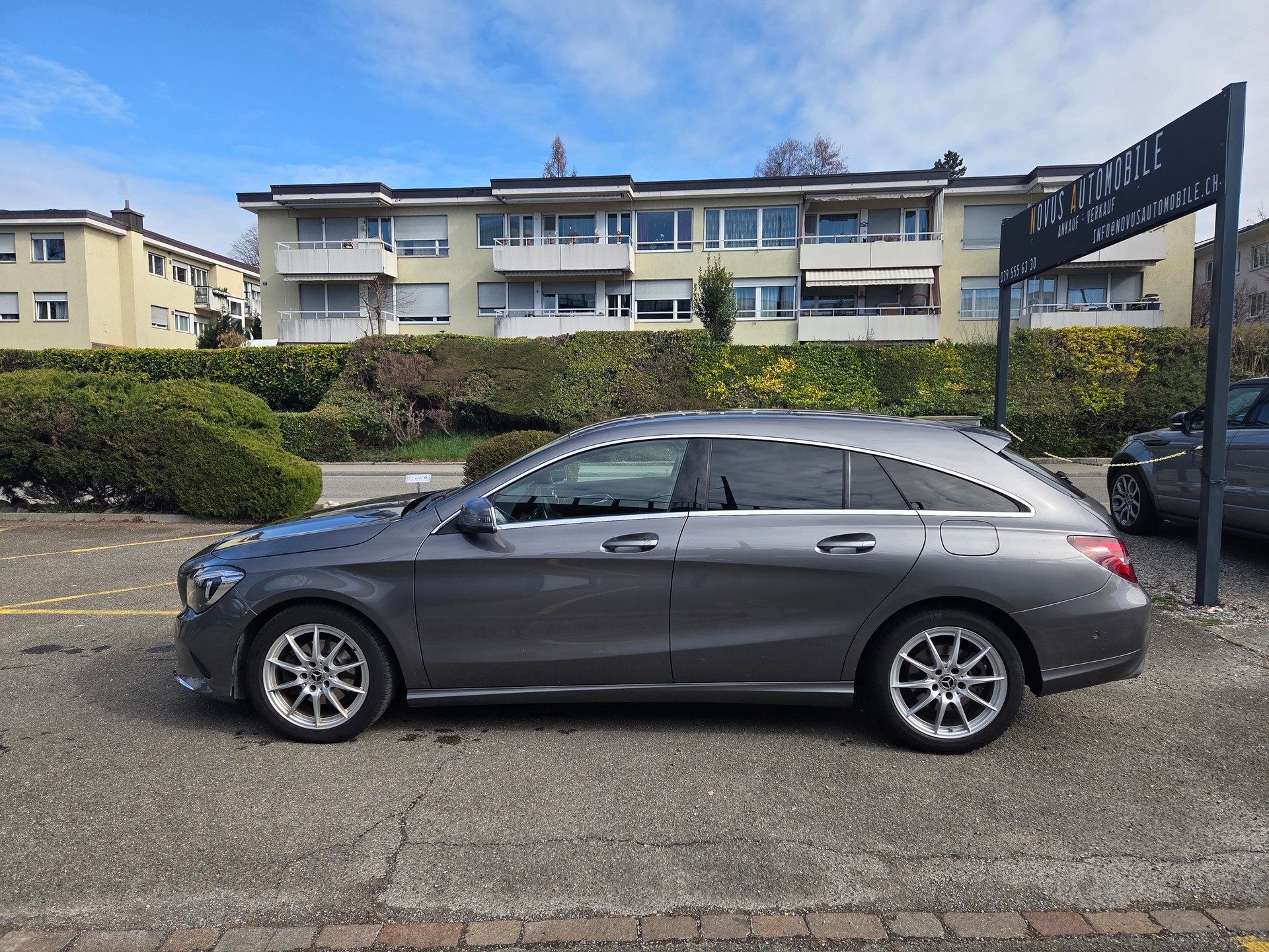 MERCEDES-BENZ CLA Shooting Brake 200 d Swiss Star Ed. 4M 7G-DCT-showroom-element-1
