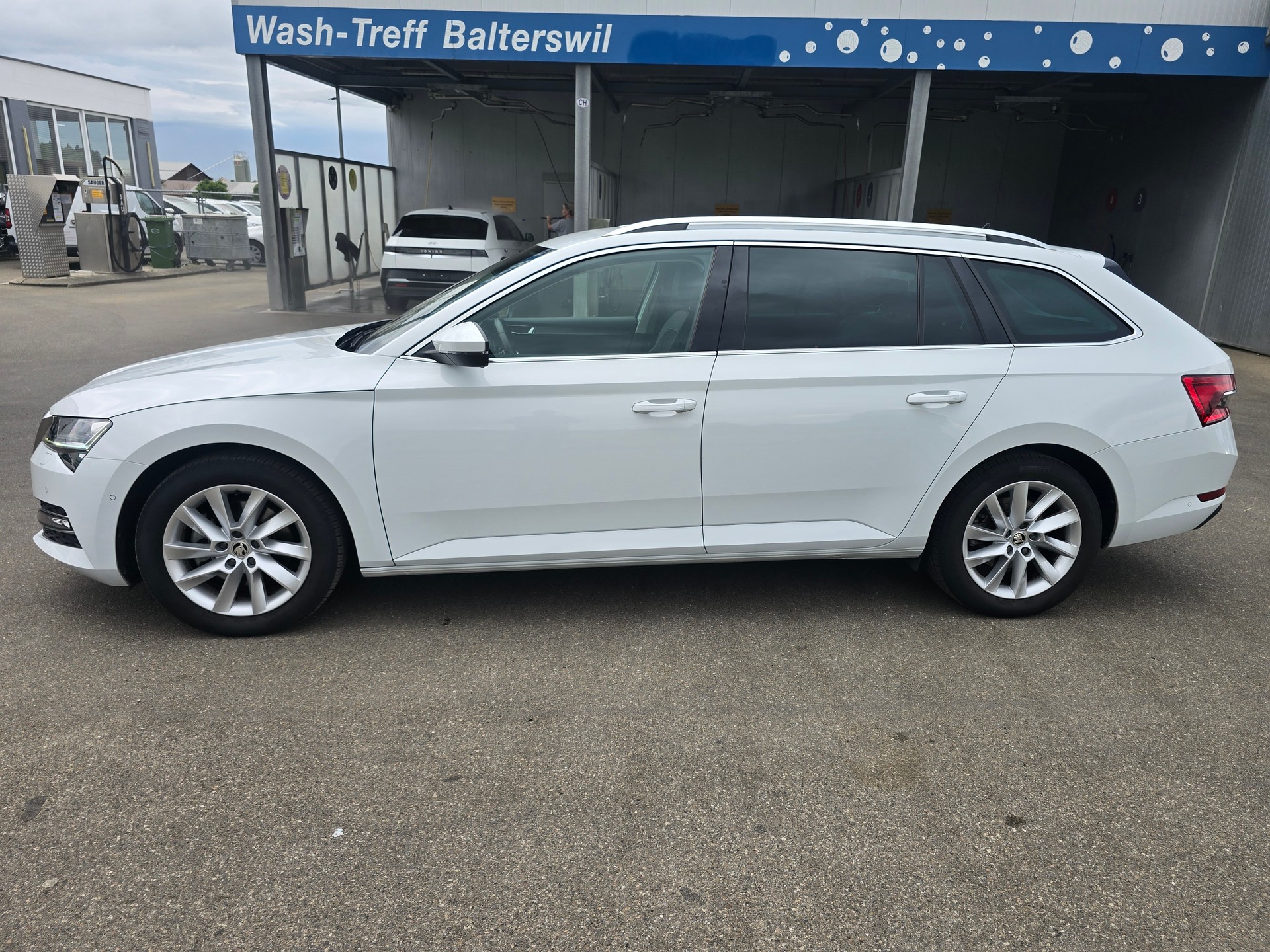 SKODA Superb Combi 2.0 TDi Style 4x4 DSG-image-1