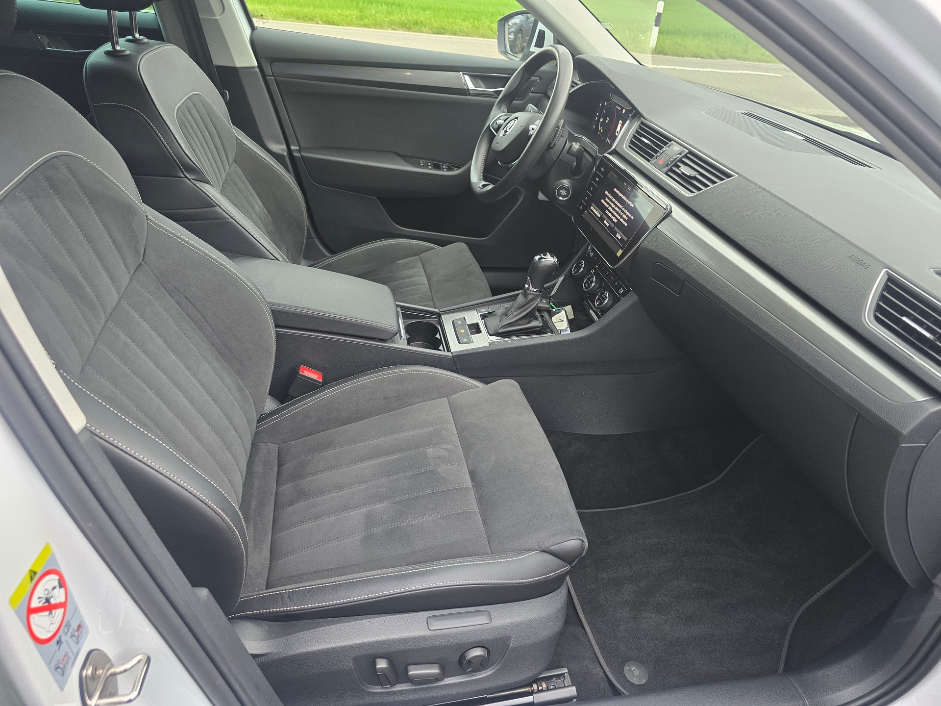 SKODA Superb Combi 2.0 TDi Style 4x4 DSG-image-8