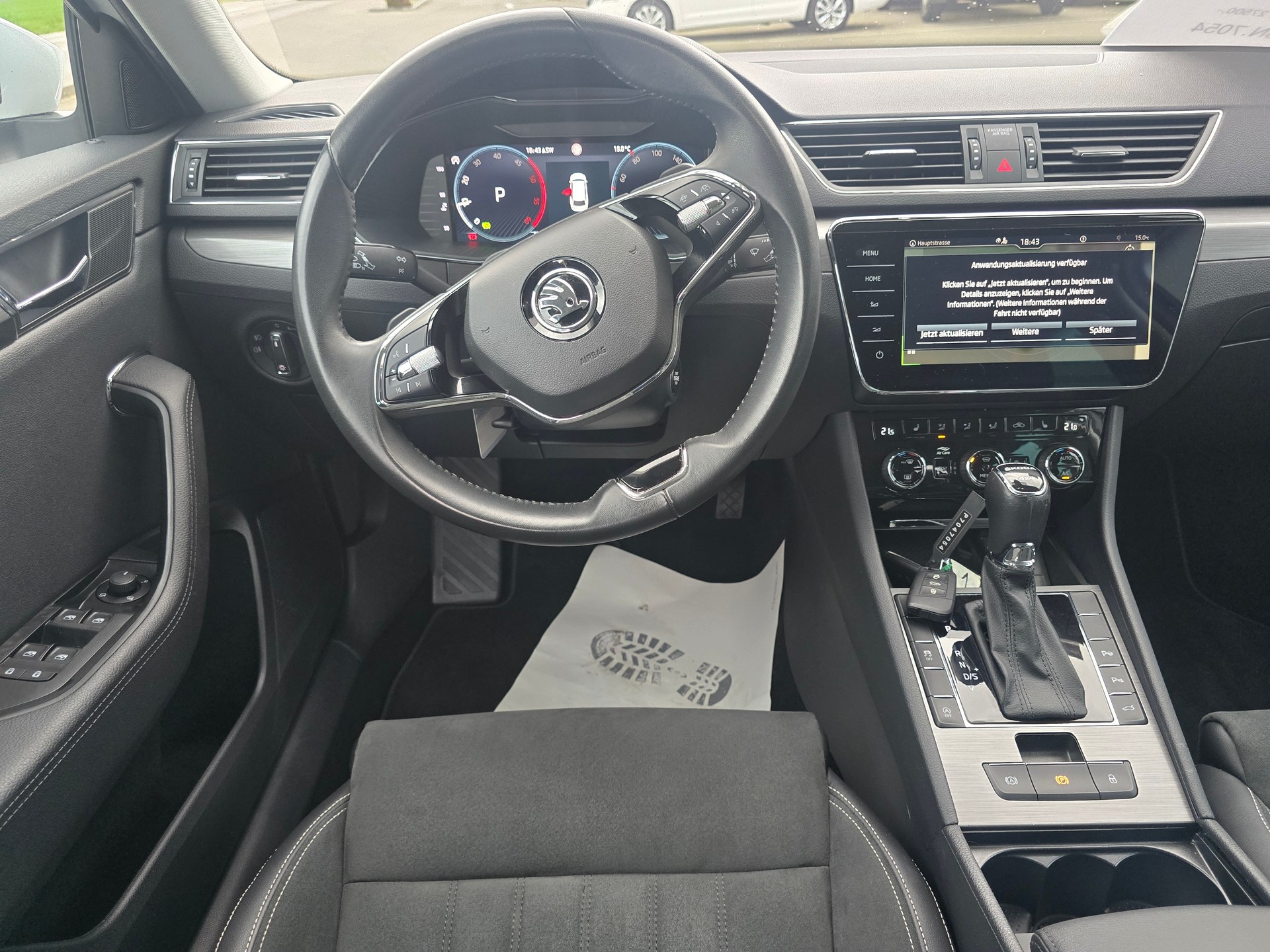 SKODA Superb Combi 2.0 TDi Style 4x4 DSG-image-10