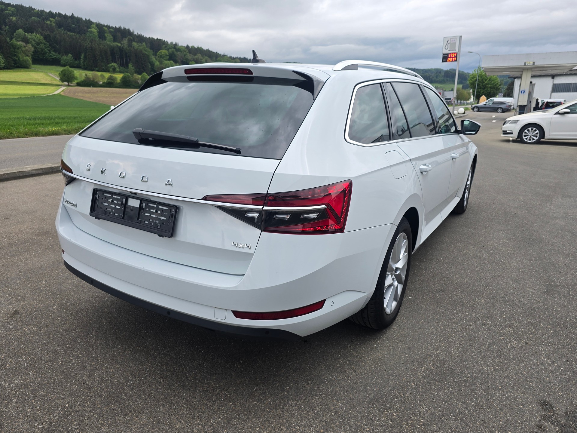 SKODA Superb Combi 2.0 TDi Style 4x4 DSG-image-3