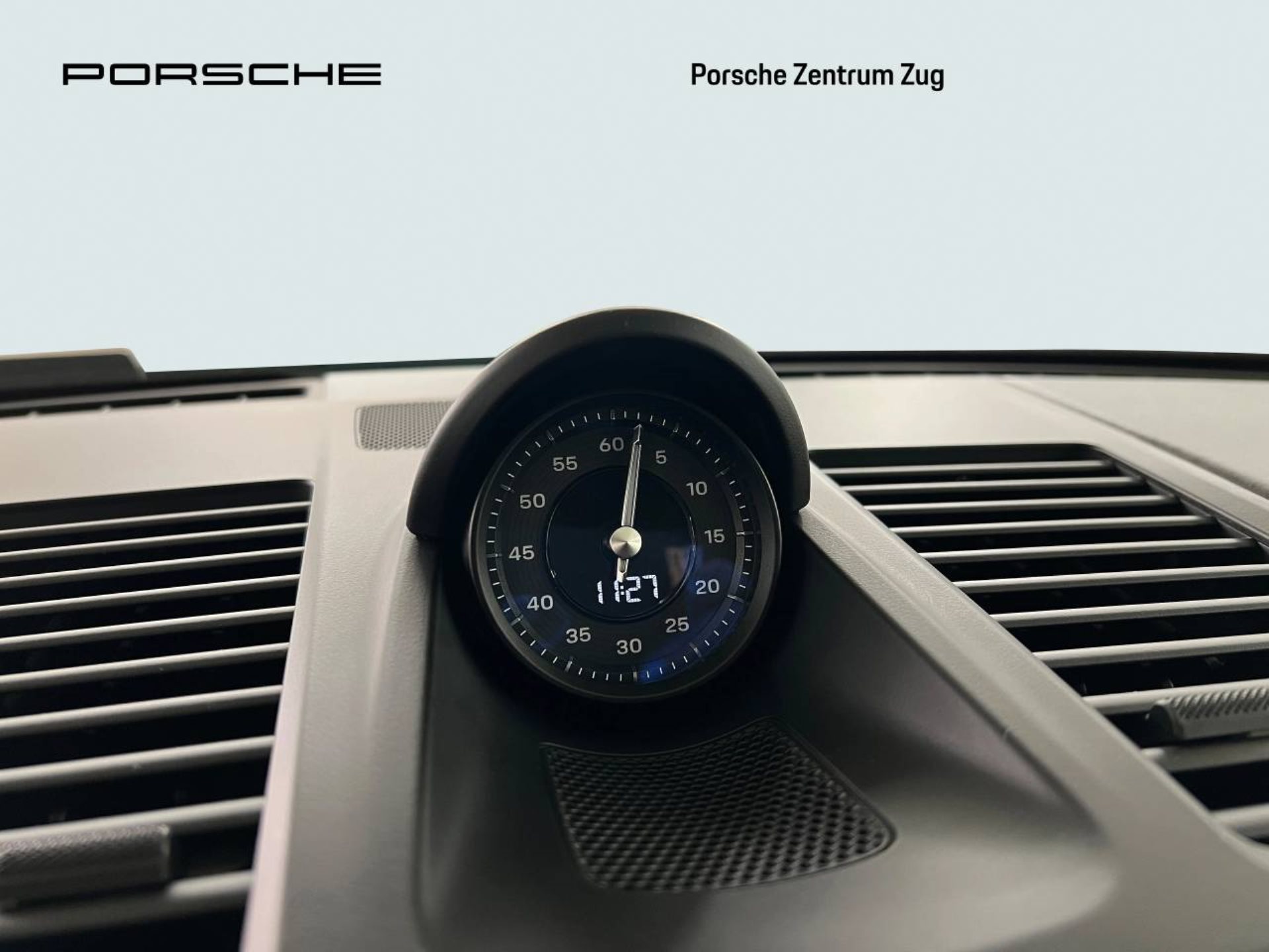PORSCHE 911 Carrera 4 GTS-image-24