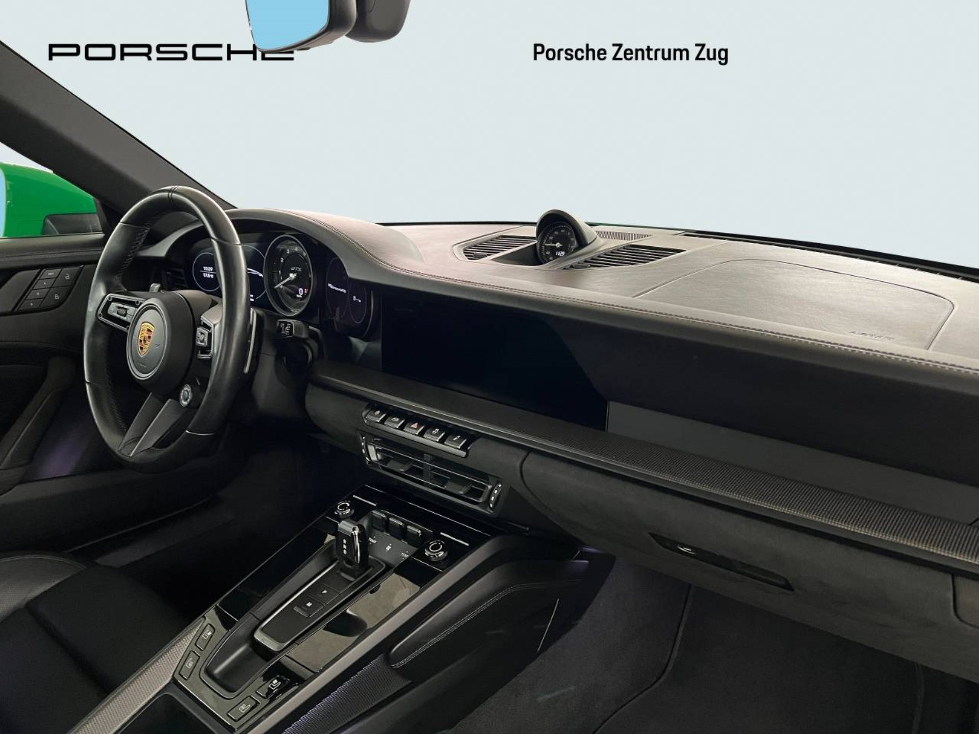 PORSCHE 911 Carrera 4 GTS-image-18