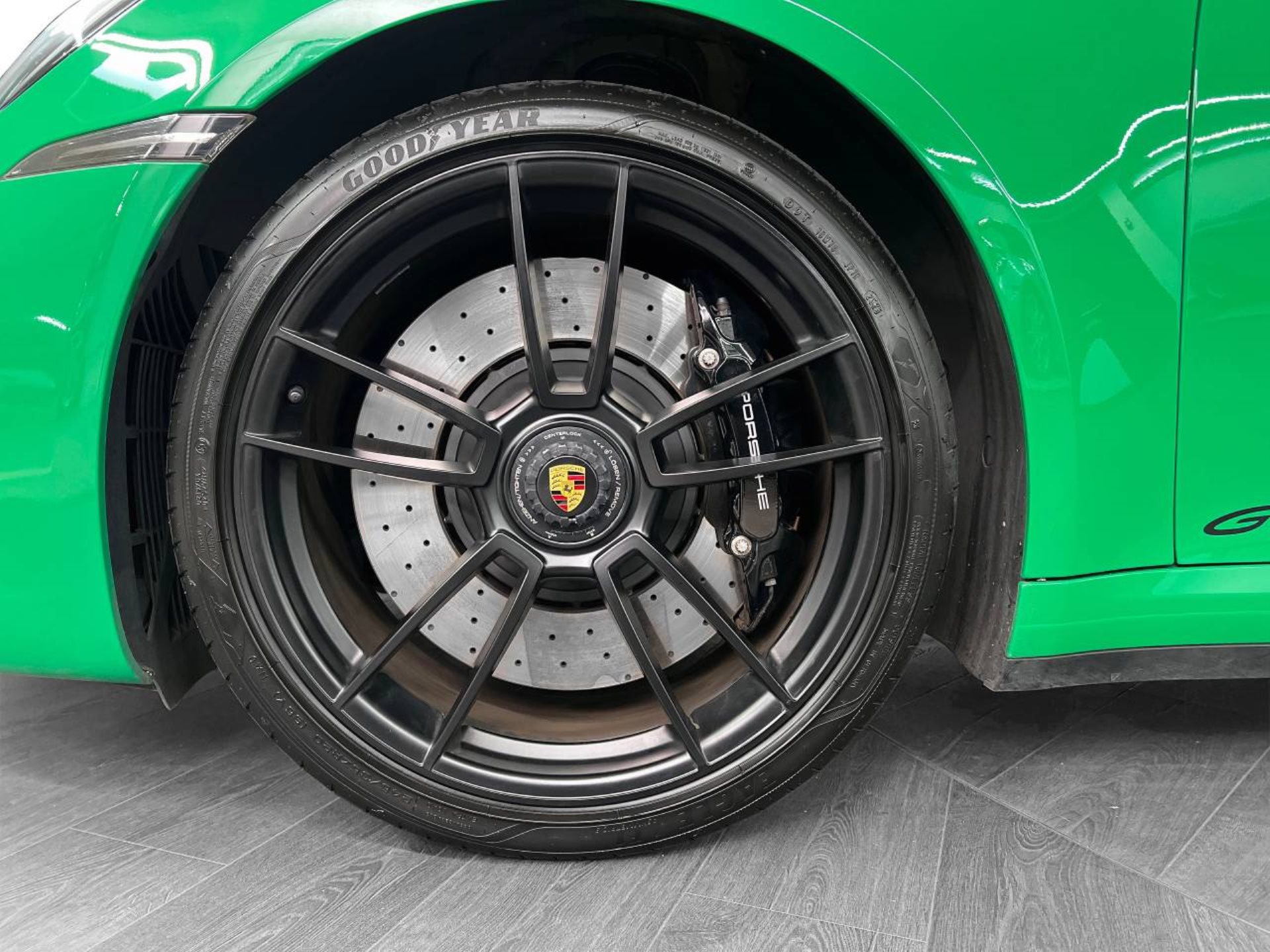 PORSCHE 911 Carrera 4 GTS-image-10