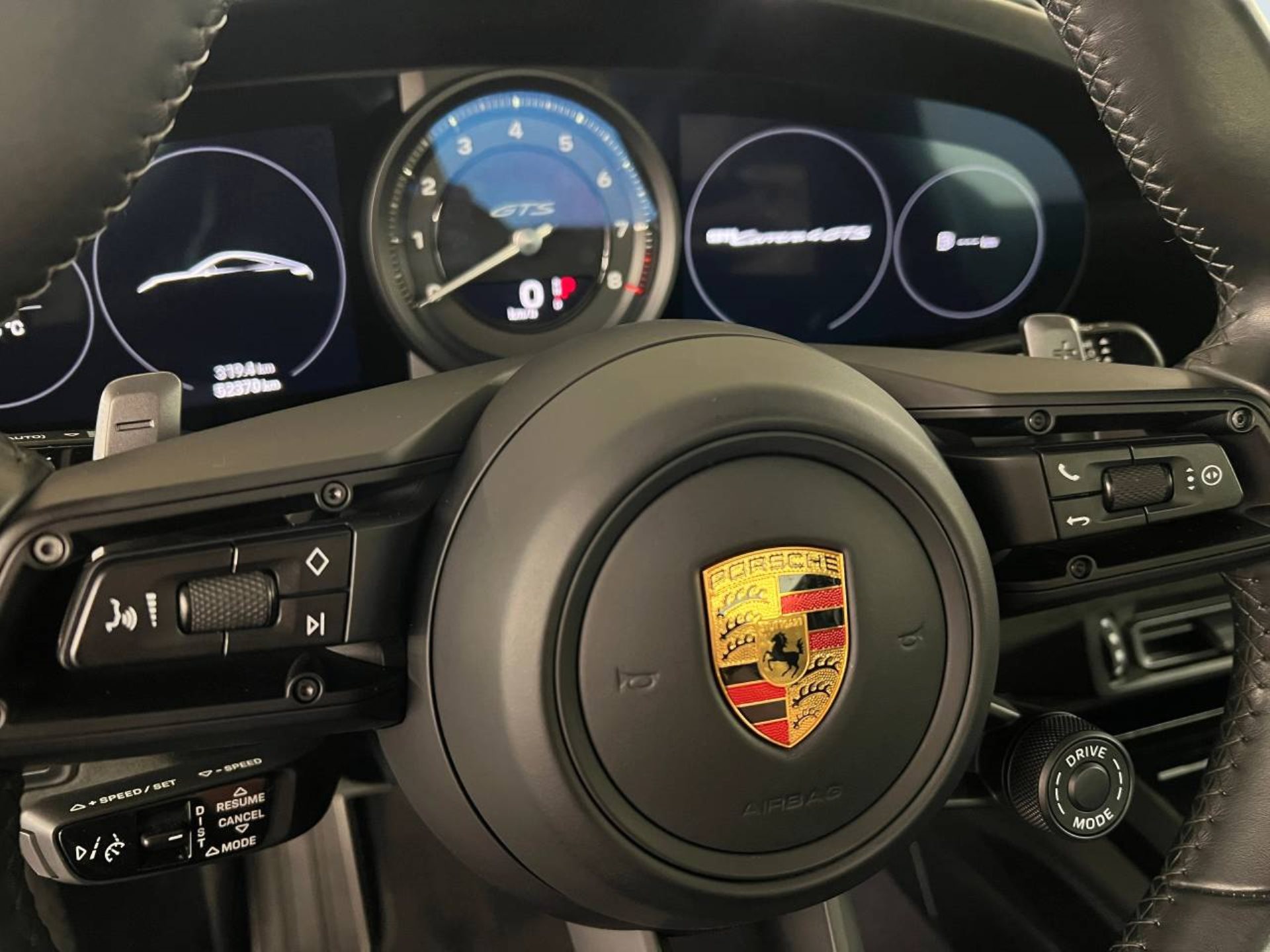 PORSCHE 911 Carrera 4 GTS-image-15
