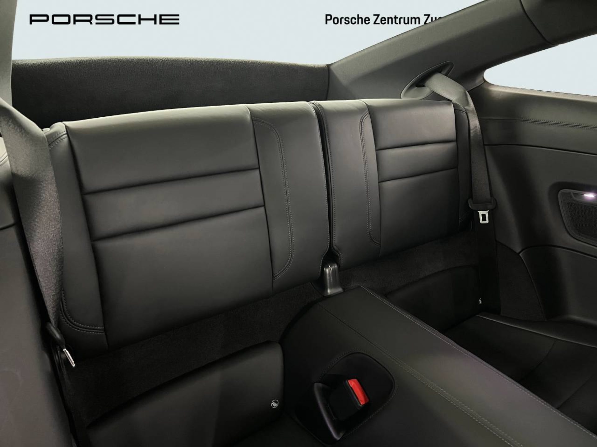 PORSCHE 911 Carrera 4 GTS-image-22