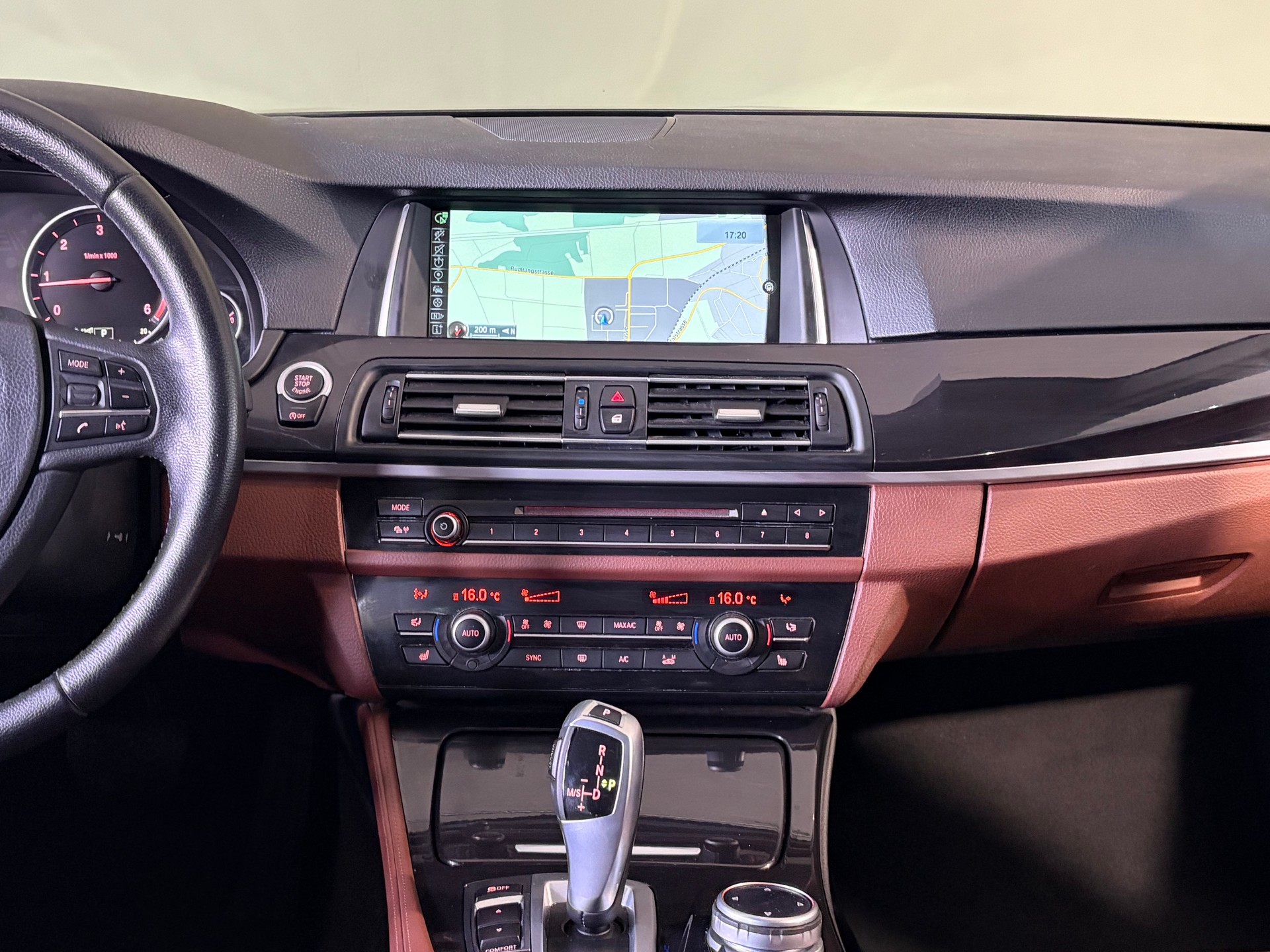 BMW 525d Touring xDrive Steptronic*Ab MFK*LED-Scheinwerfer*-image-12