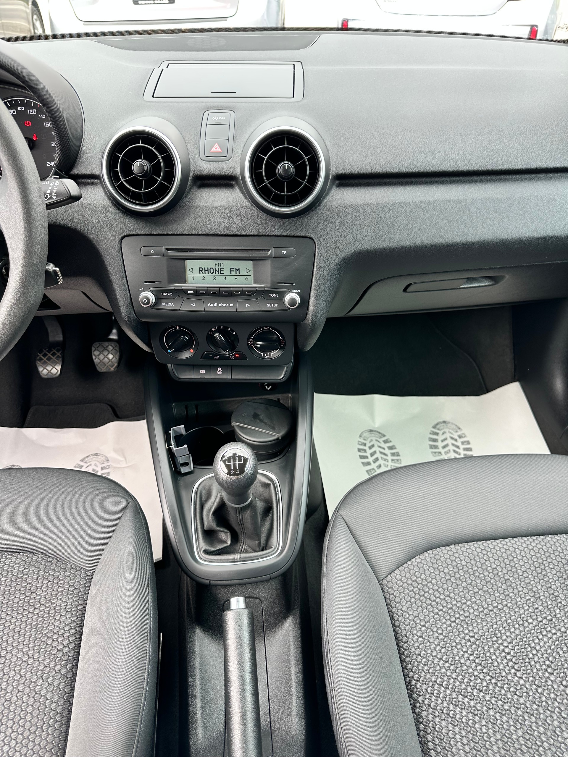AUDI A1 1.2 TFSI Attraction-image-13