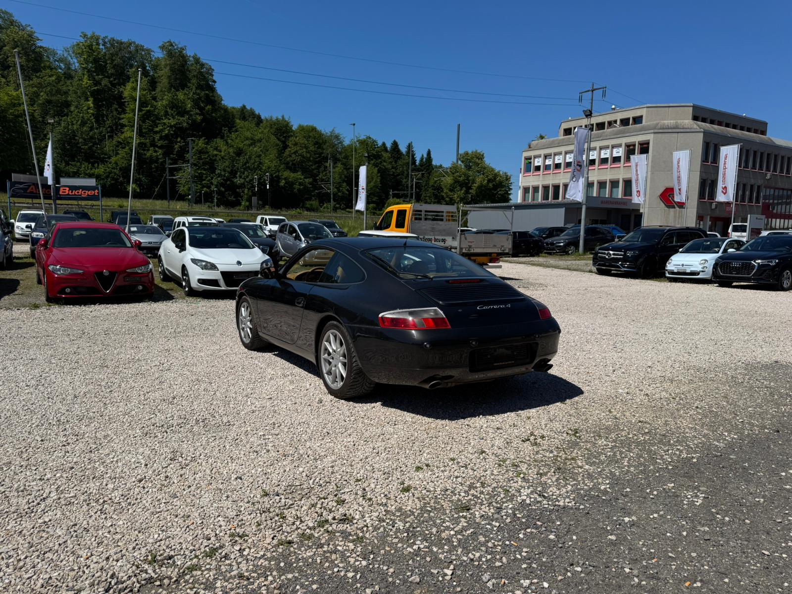 PORSCHE 911 Carrera 4-image-6