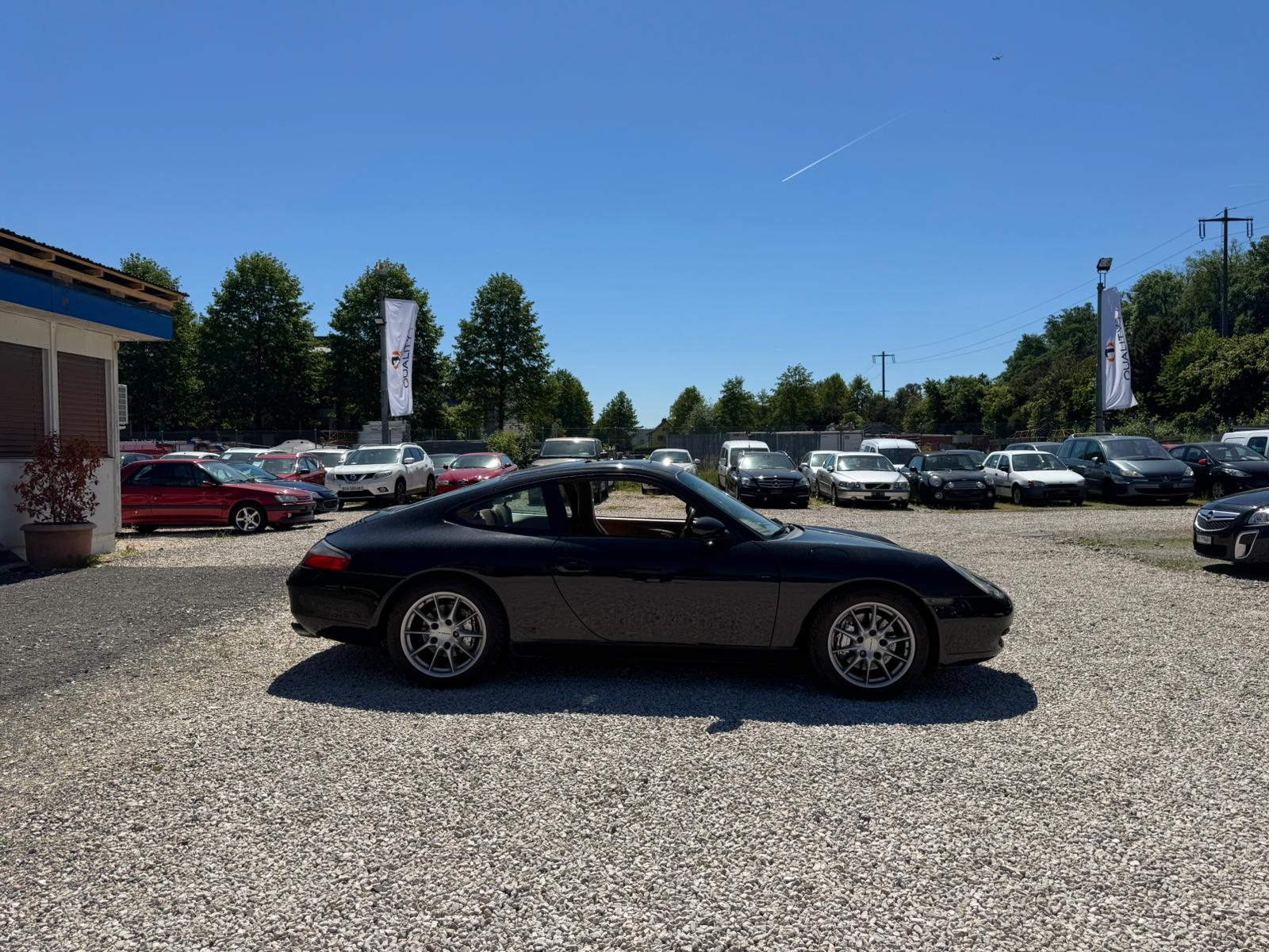 PORSCHE 911 Carrera 4-image-4
