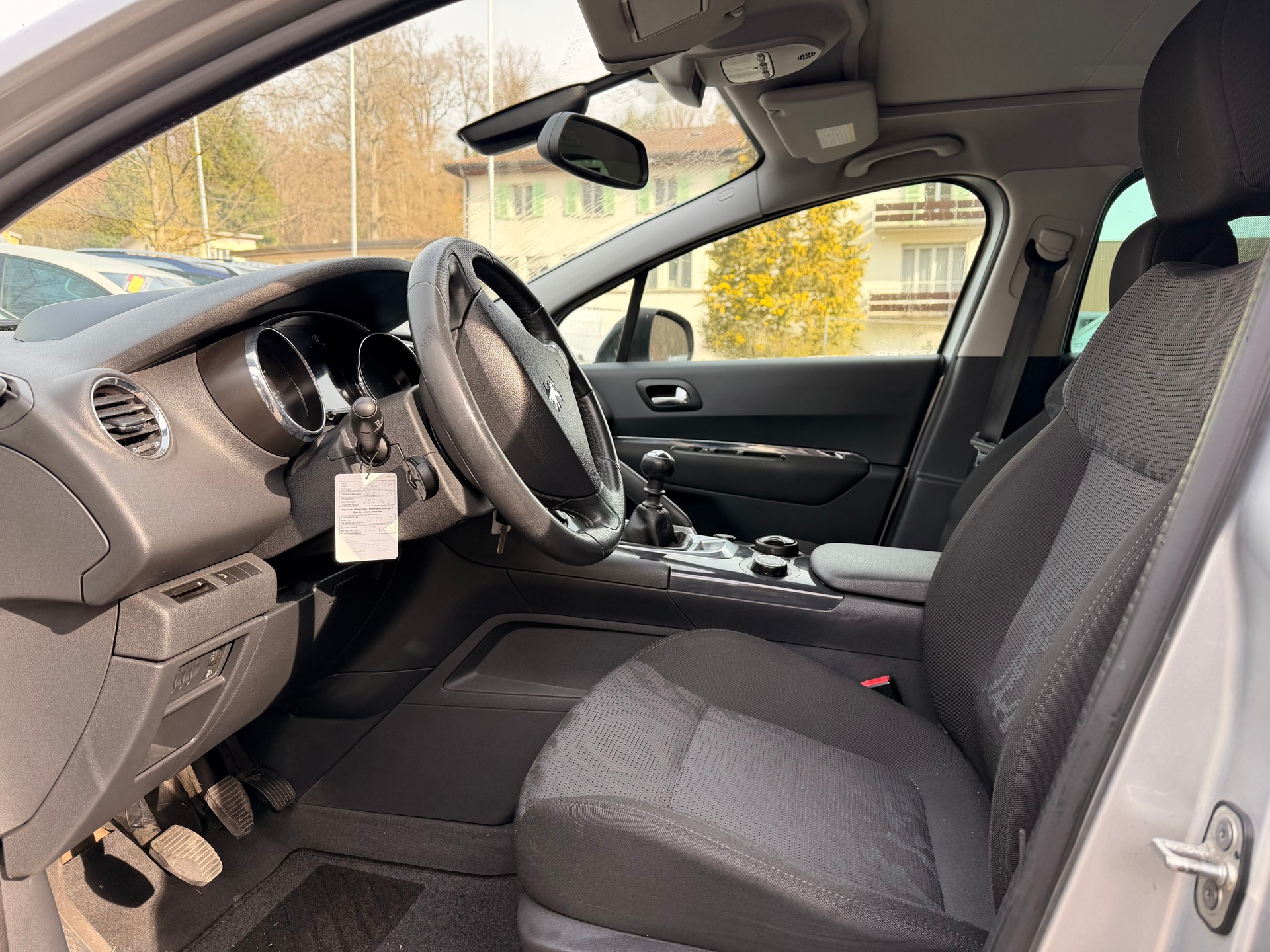PEUGEOT 3008 1.6 16V T Sport Pack-image-8