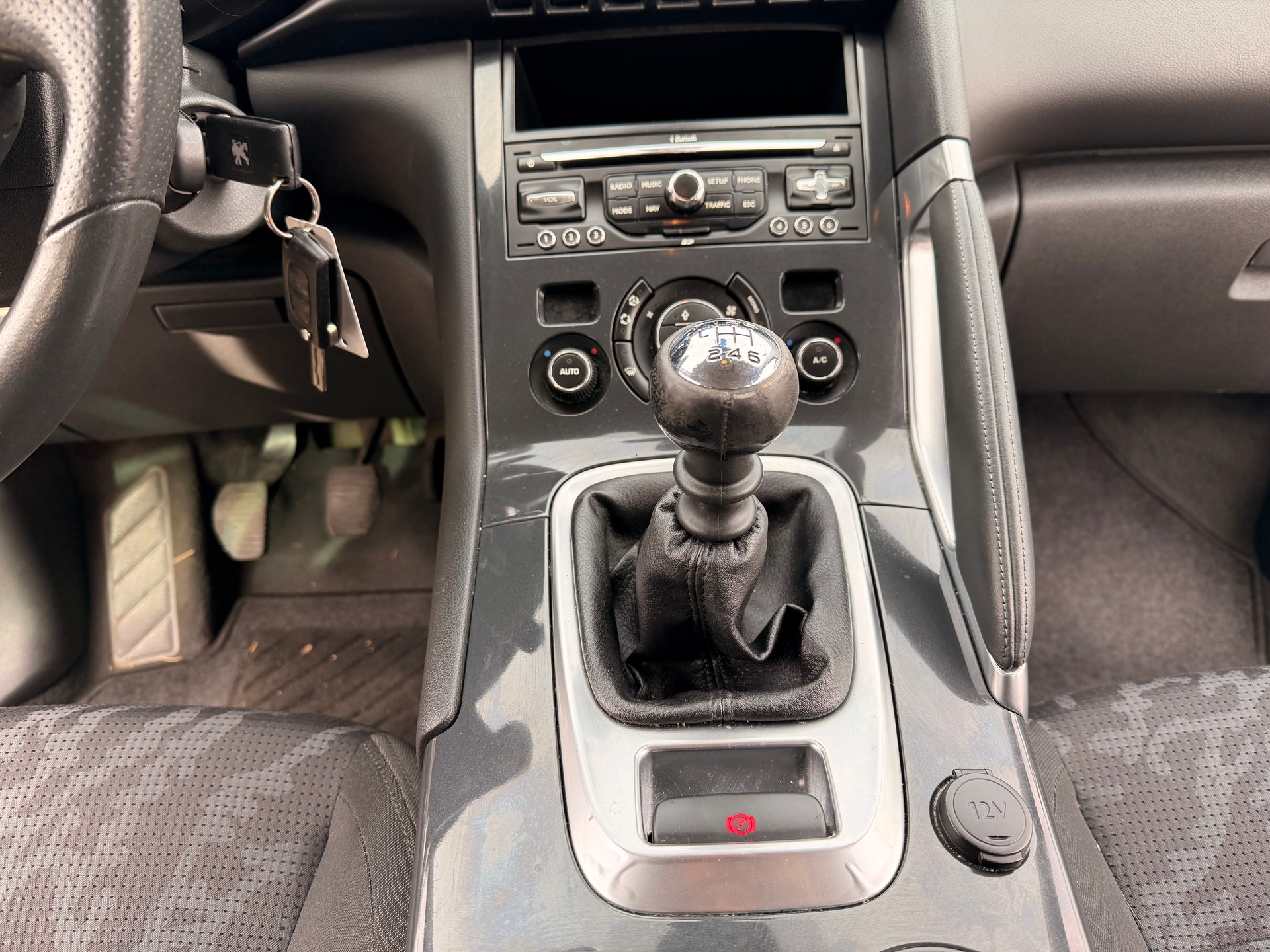 PEUGEOT 3008 1.6 16V T Sport Pack-image-24