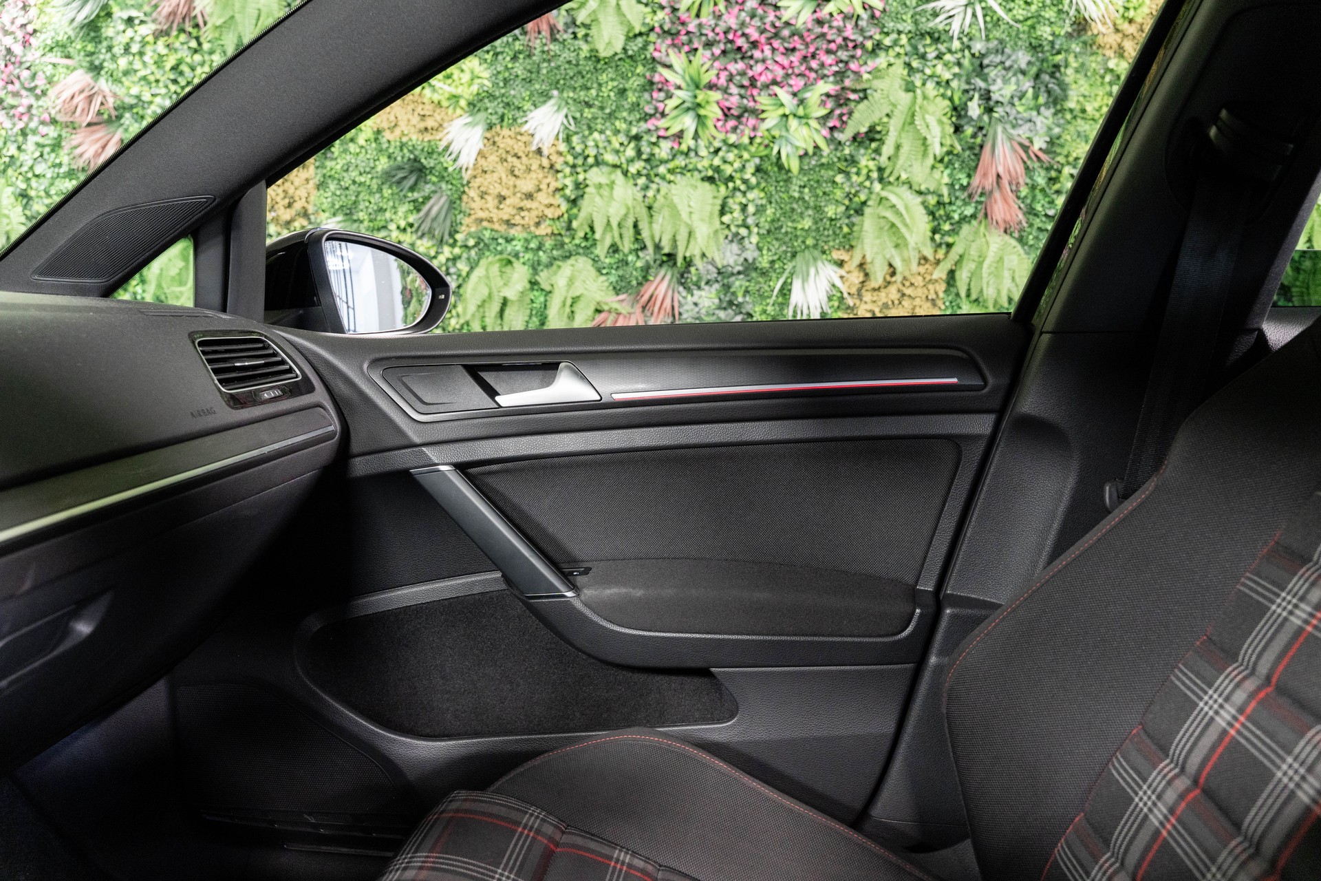 VW Golf 2.0 TSI GTI Performance-image-10