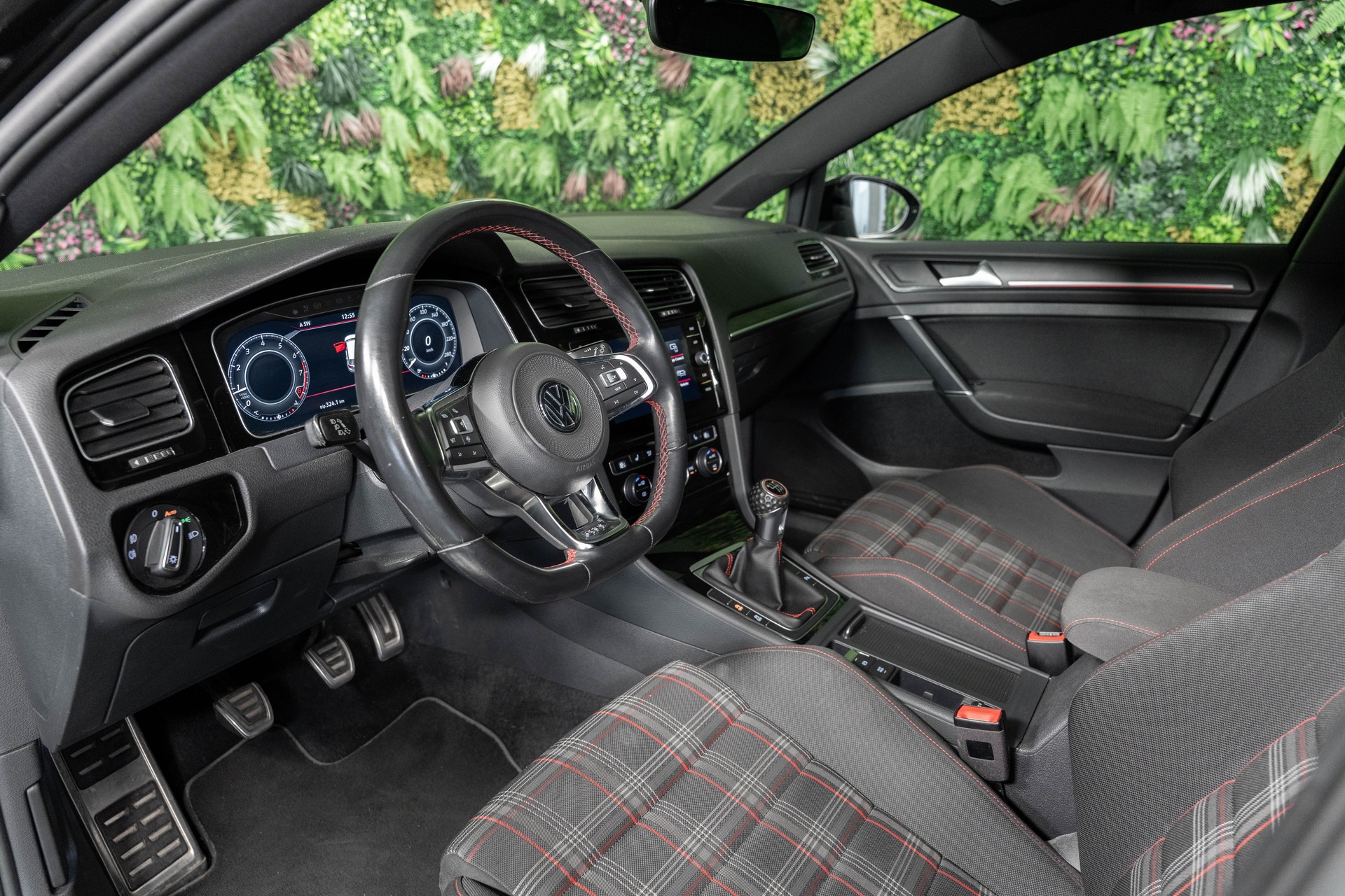 VW Golf 2.0 TSI GTI Performance-image-7