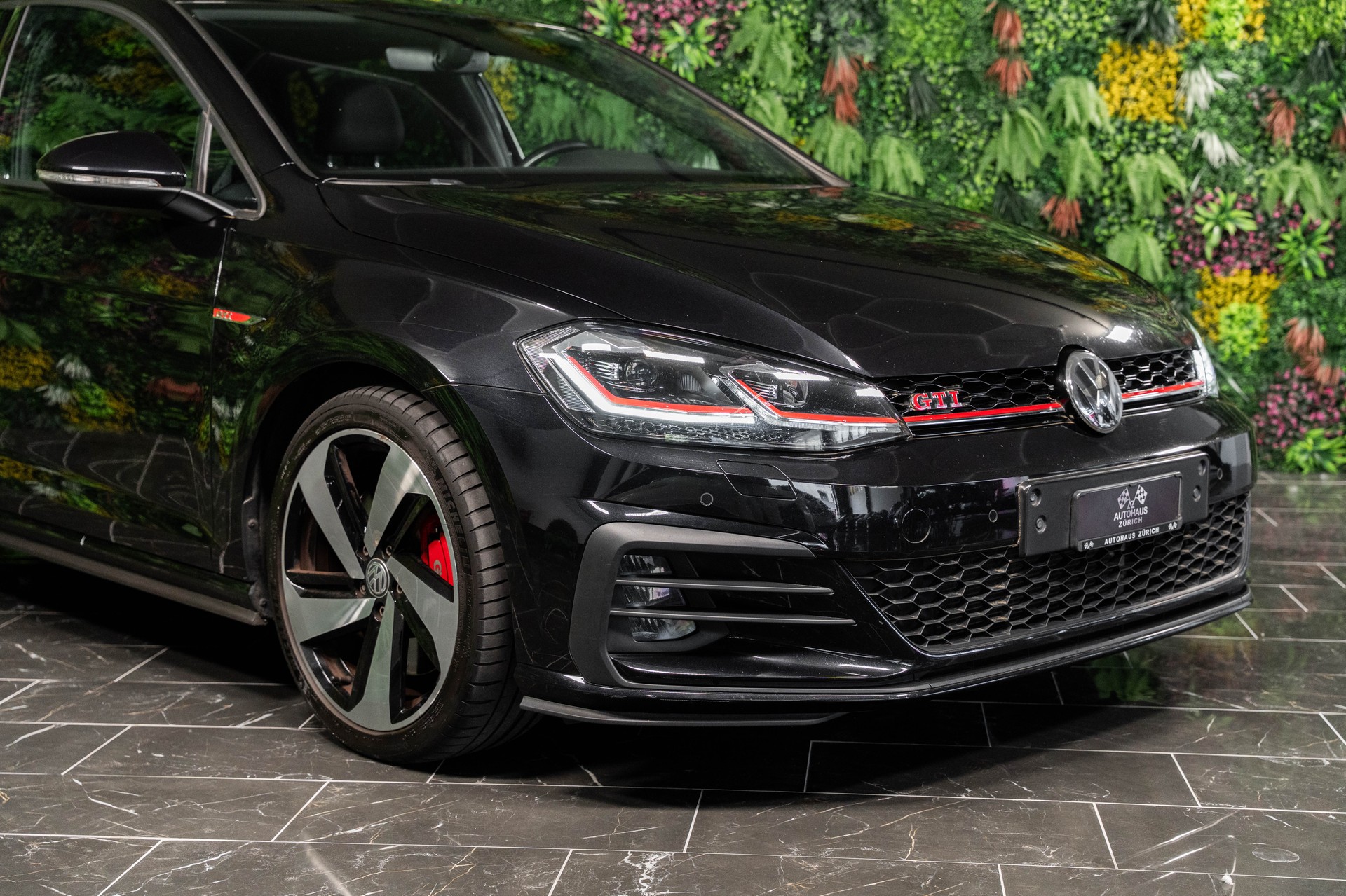 VW Golf 2.0 TSI GTI Performance-image-1