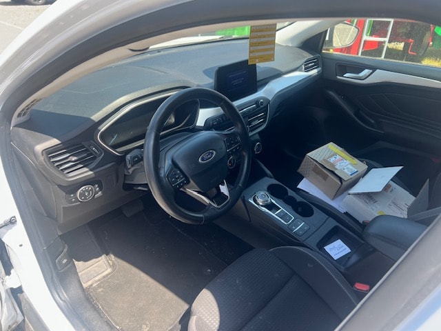 FORD Focus 1.0 SCTi Cool Connect Automatic-image-1