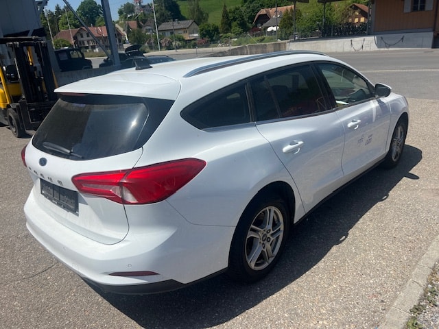 FORD Focus 1.0 SCTi Cool Connect Automatic-image-6