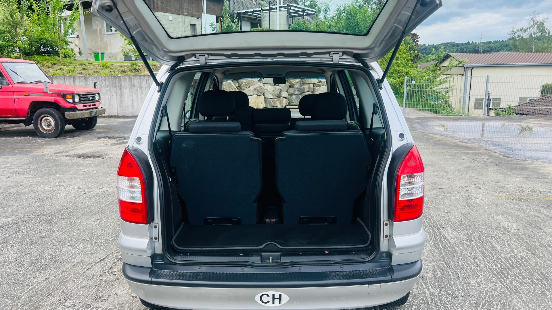 OPEL ZAFIRA-image-12