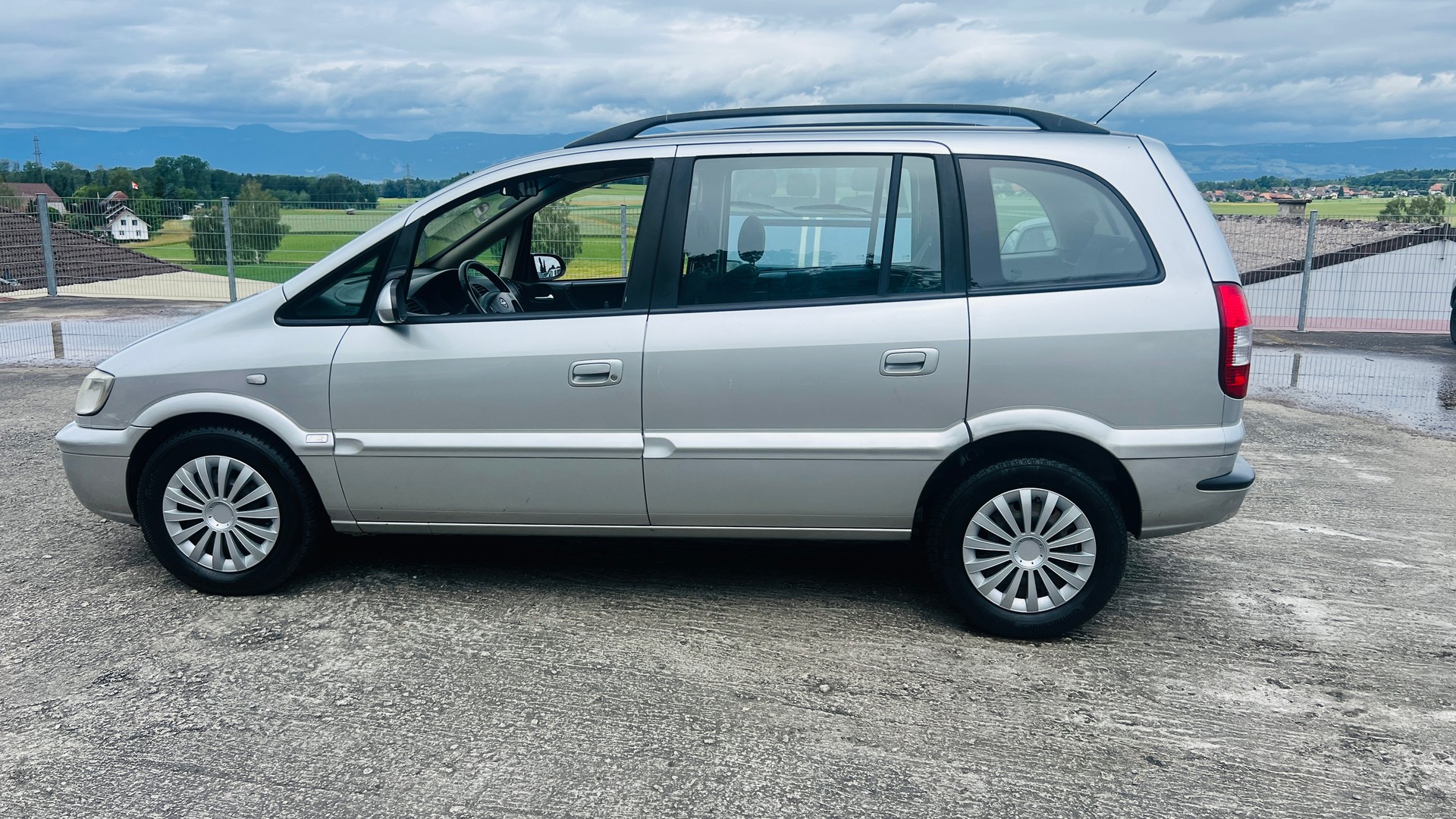 OPEL ZAFIRA-image-4