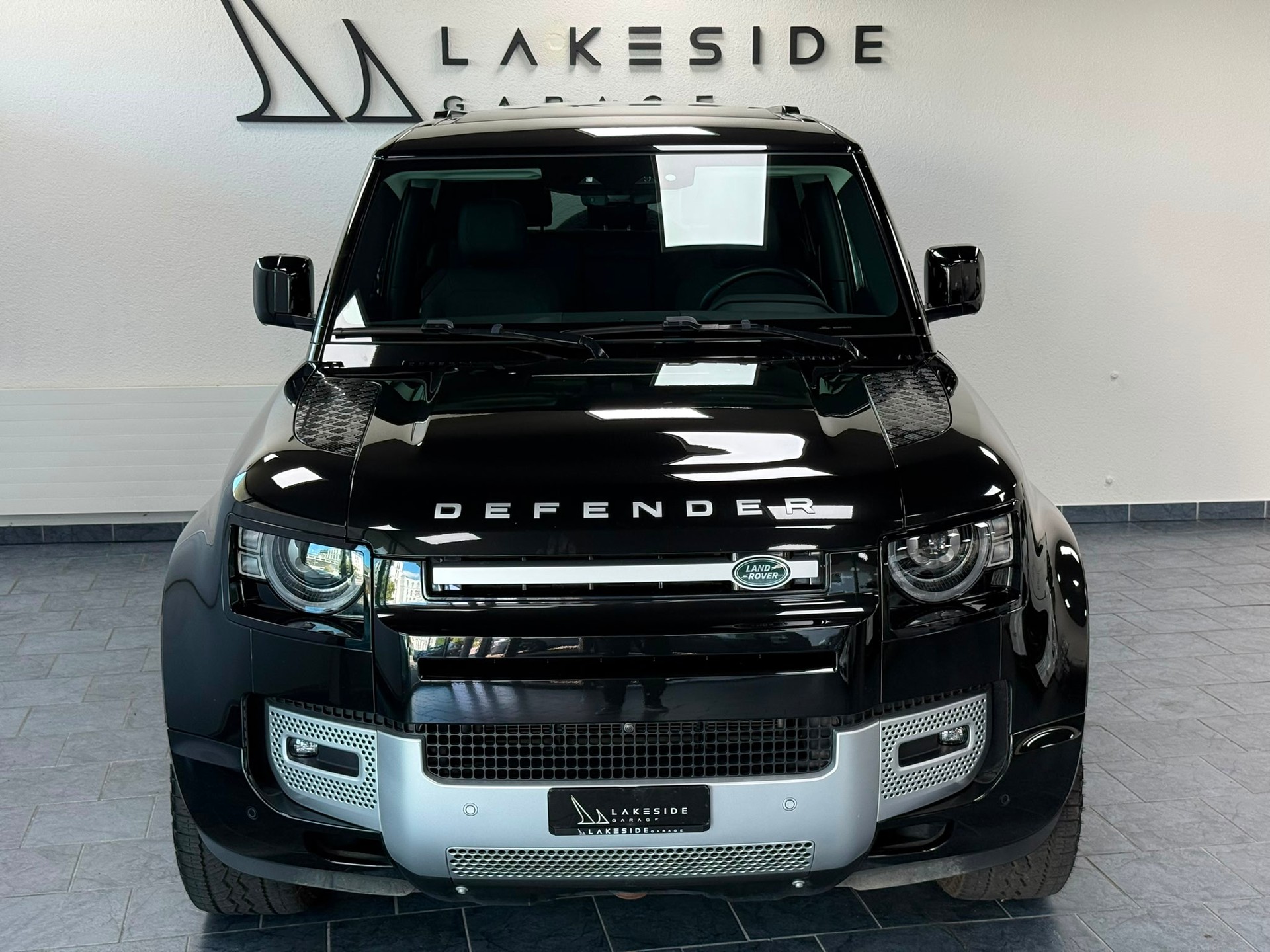 LAND ROVER Defender 90 3.0D I6 250 XS AT8-image-1