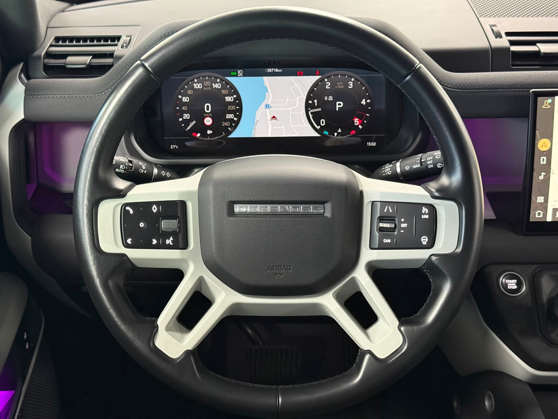 LAND ROVER Defender 90 3.0D I6 250 XS AT8-image-14