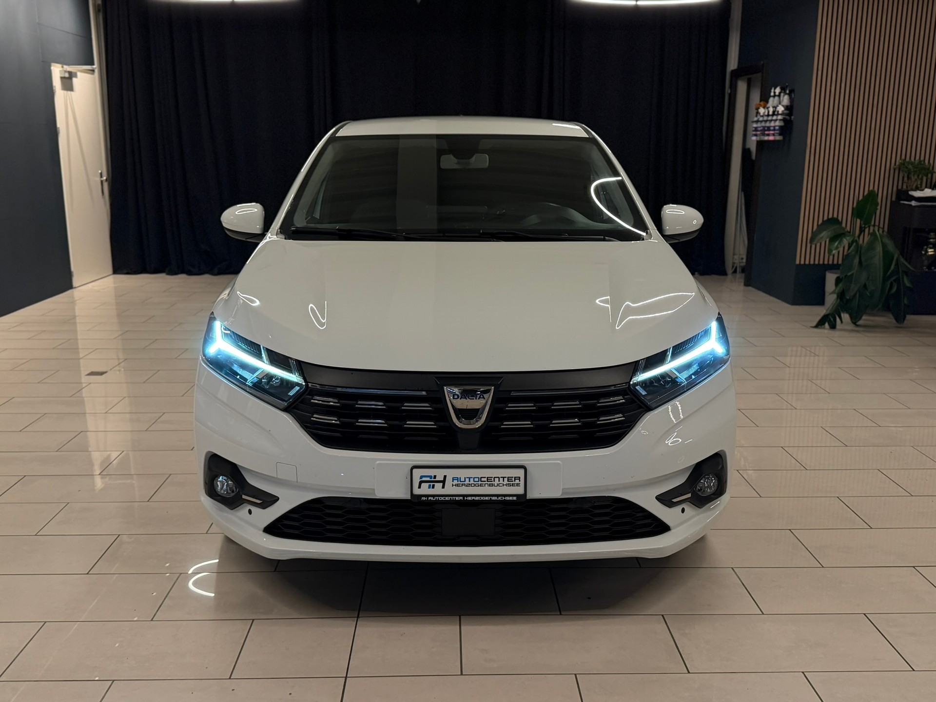 DACIA Sandero TCe 90 Comfort CVT-image-1