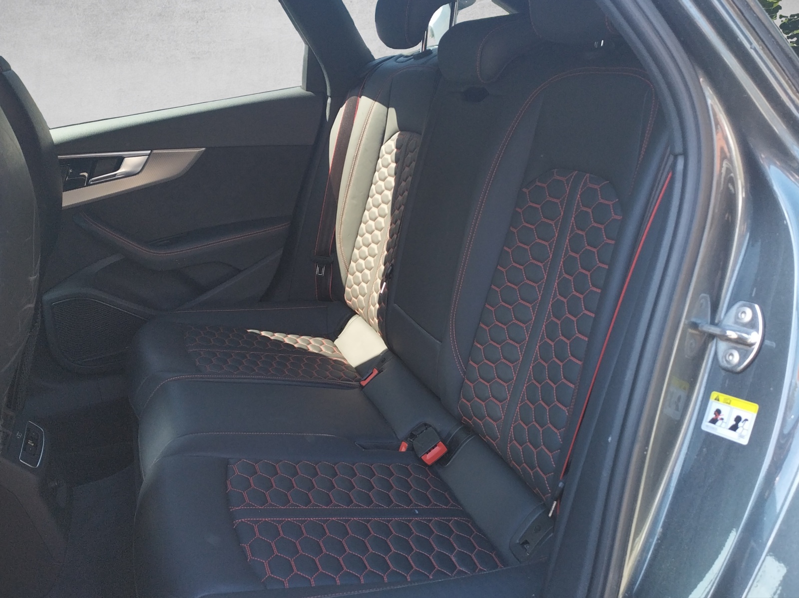 AUDI RS4 Avant quattro tiptronic-image-9