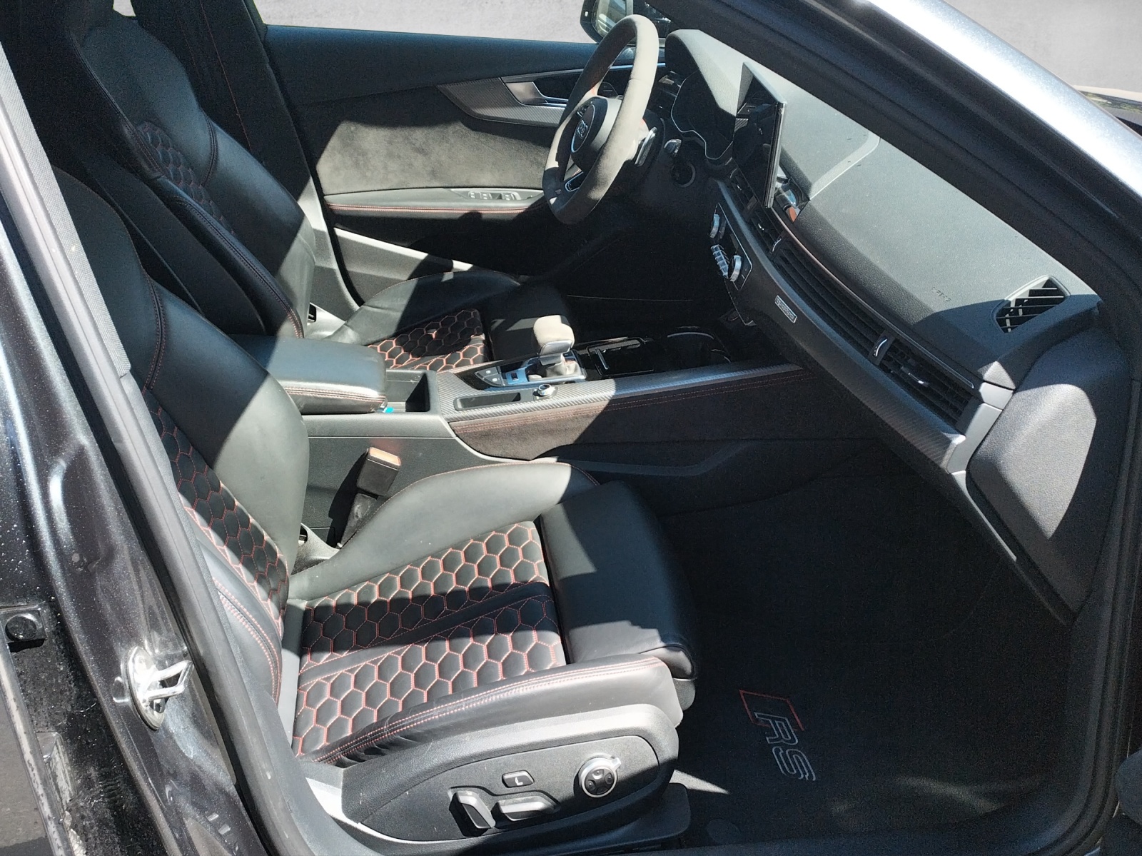 AUDI RS4 Avant quattro tiptronic-image-12