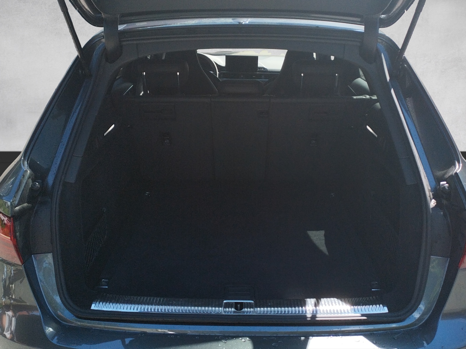 AUDI RS4 Avant quattro tiptronic-image-13