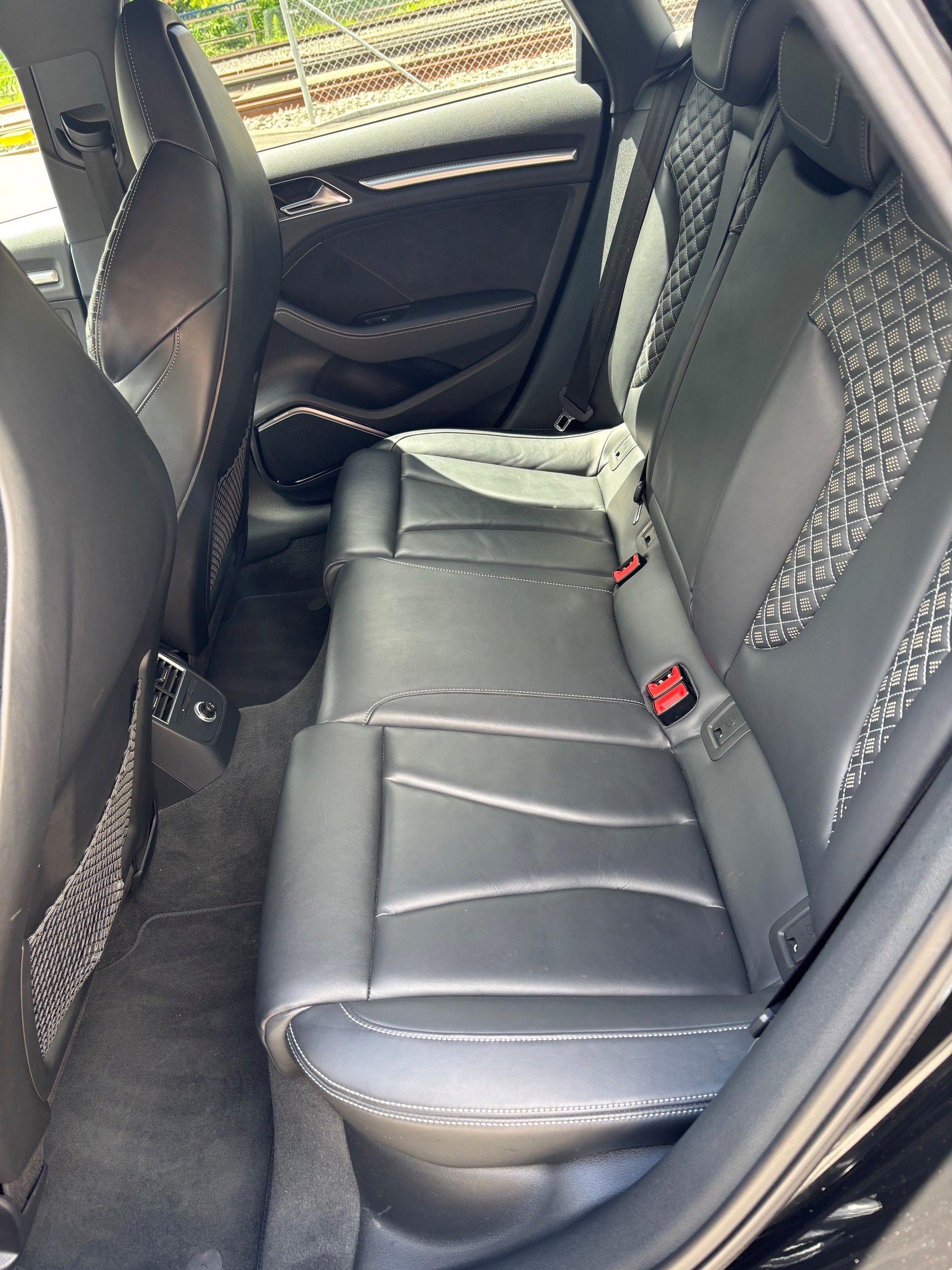 AUDI RS3 Limousine 2.5 TSI quattro S-tronic-image-15