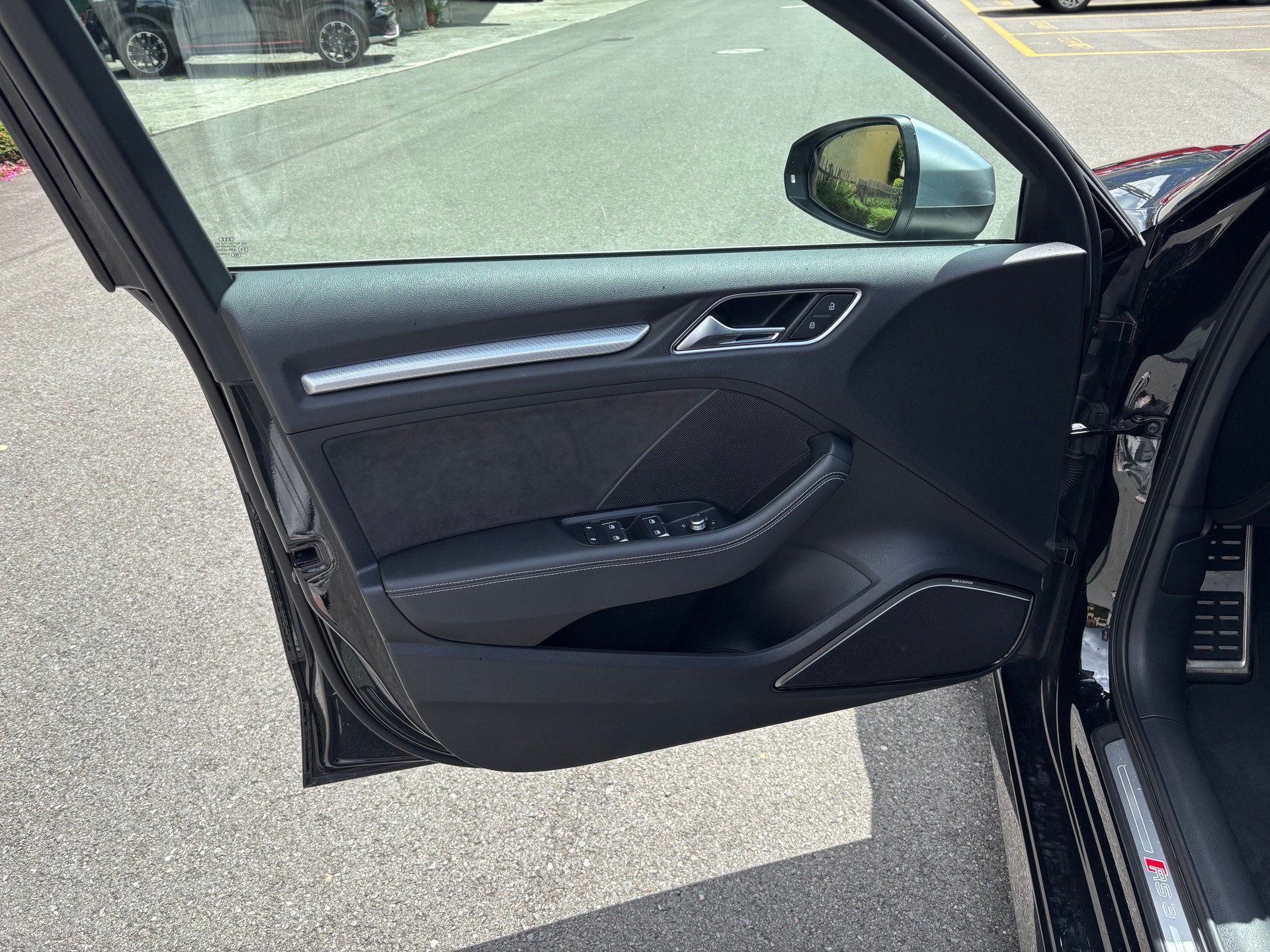 AUDI RS3 Limousine 2.5 TSI quattro S-tronic-image-10