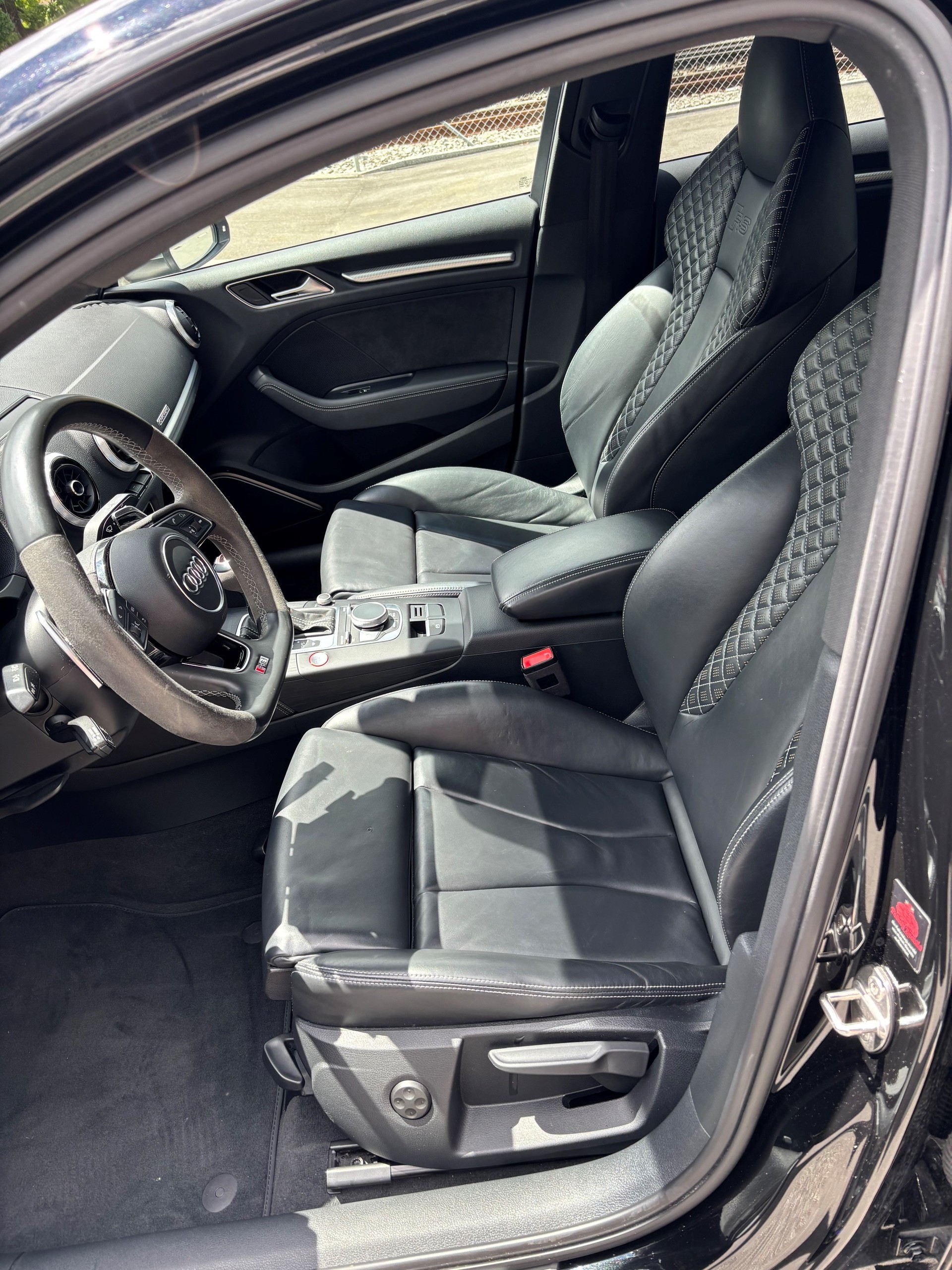AUDI RS3 Limousine 2.5 TSI quattro S-tronic-image-9