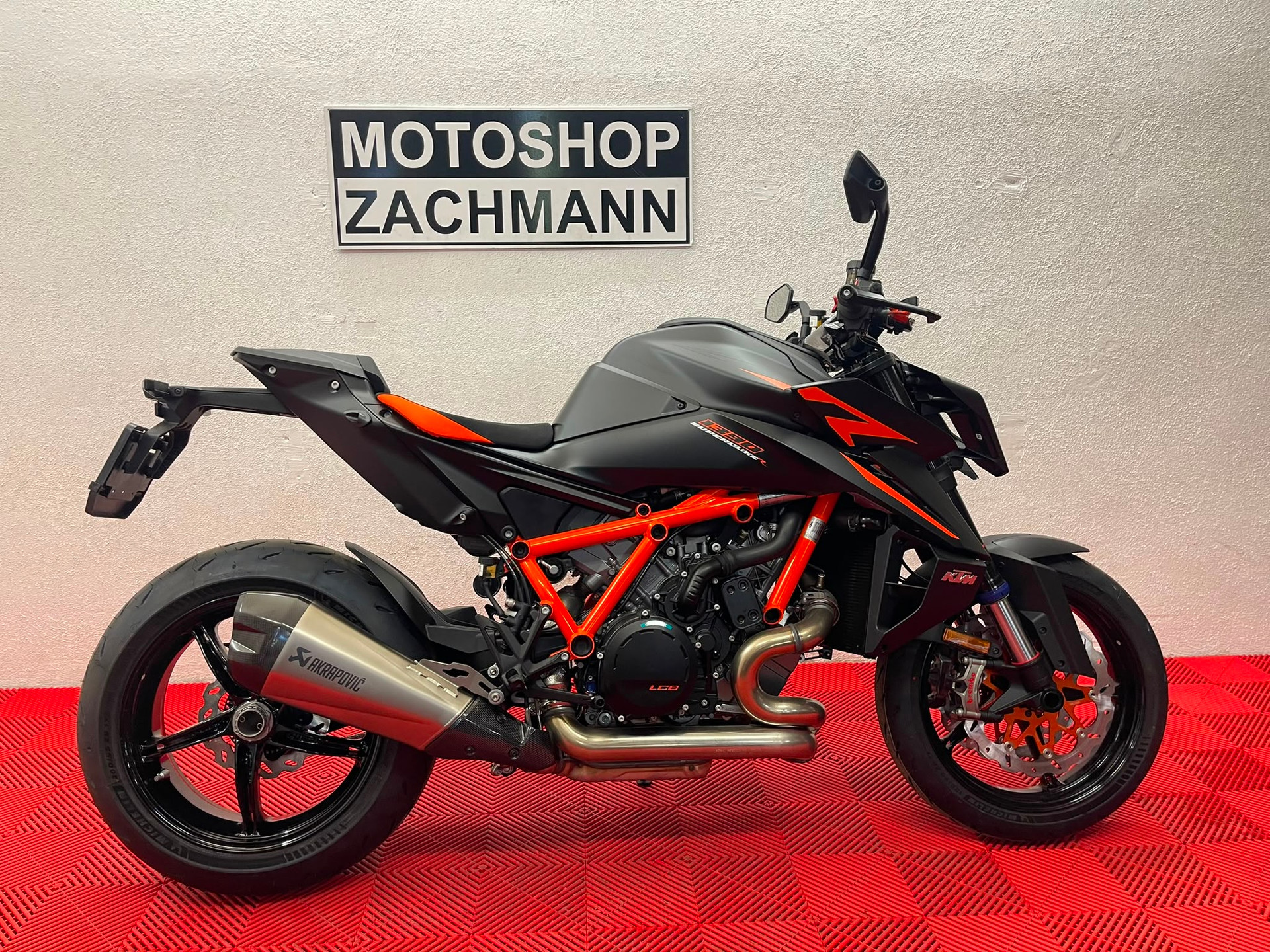 KTM 1390 Super Duke R EVO