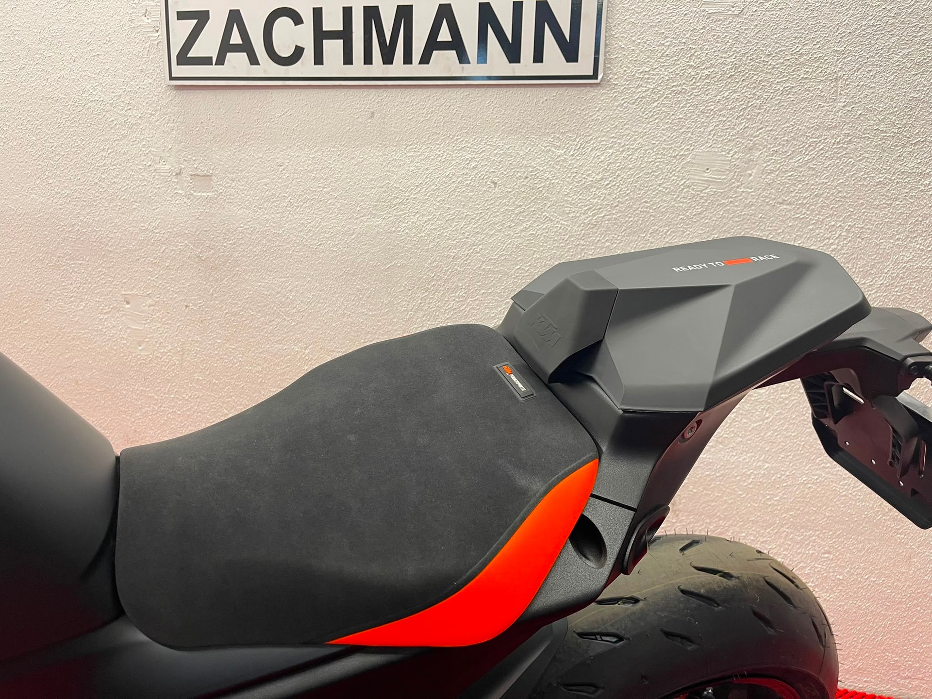 KTM 1390 Super Duke R EVO-image-8
