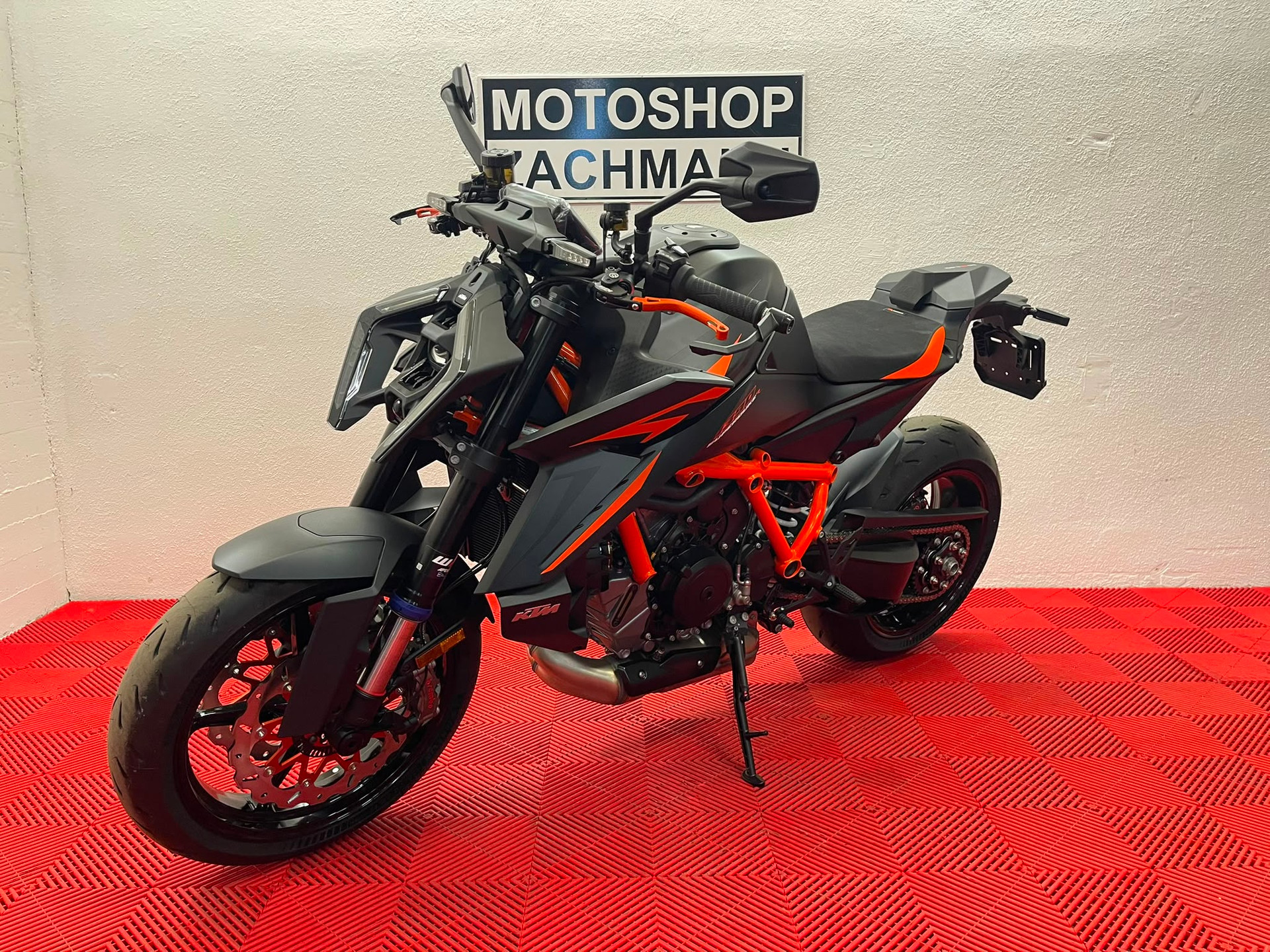 KTM 1390 Super Duke R EVO-showroom-element-2