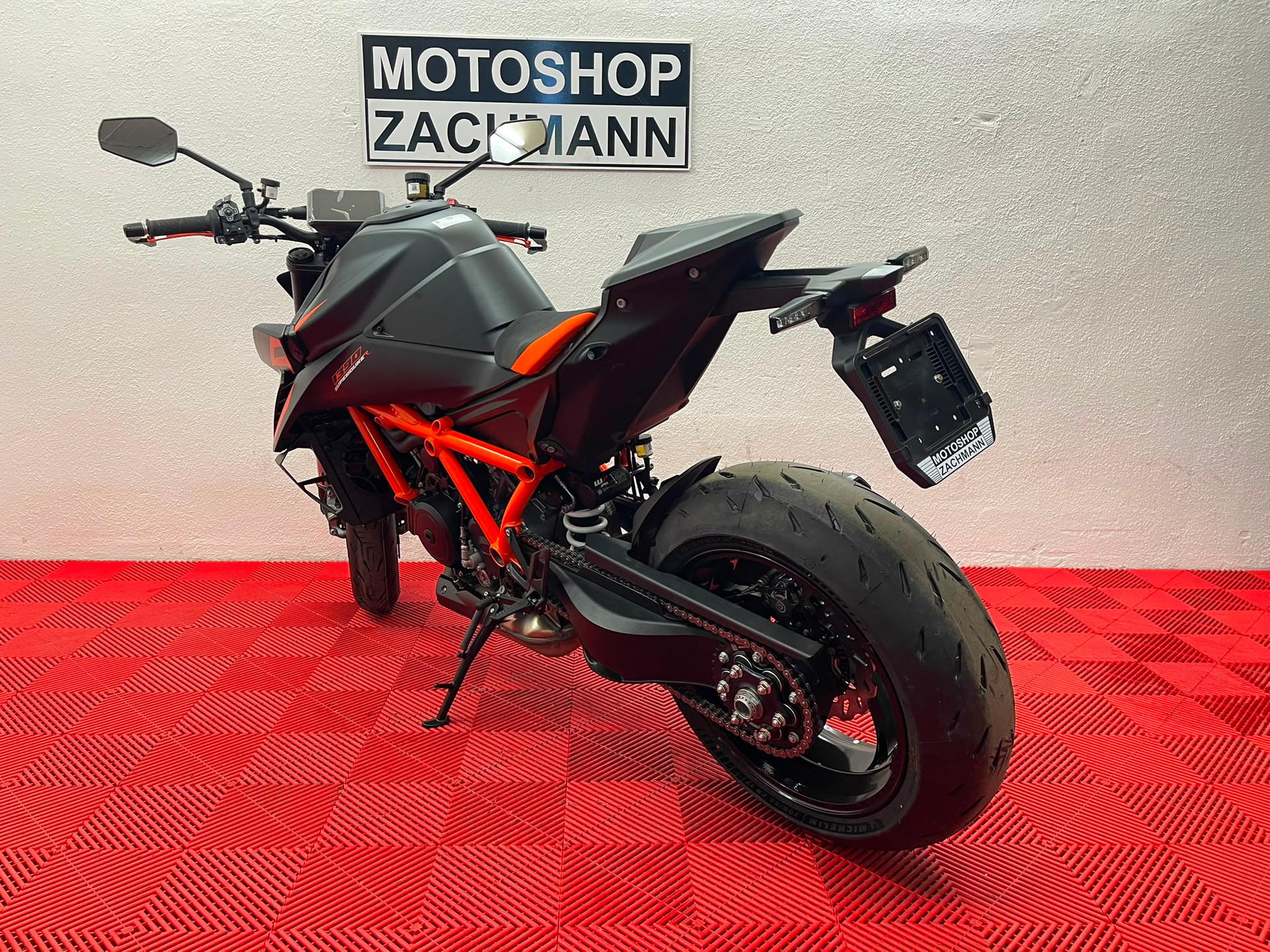 KTM 1390 Super Duke R EVO-image-4