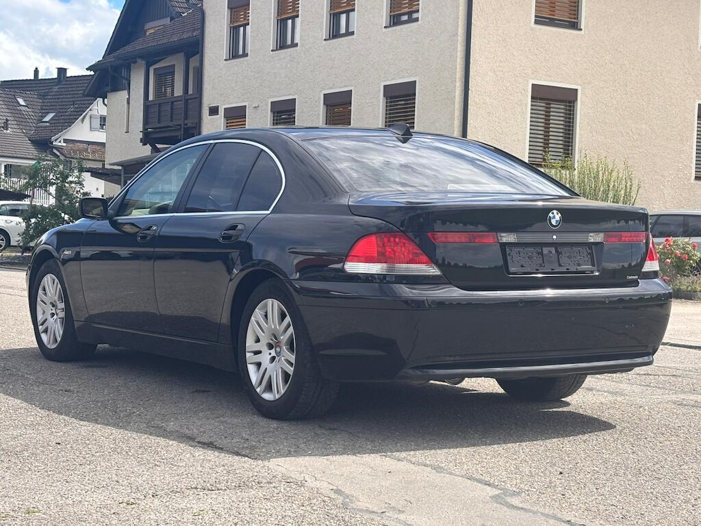 BMW 735i-image-6