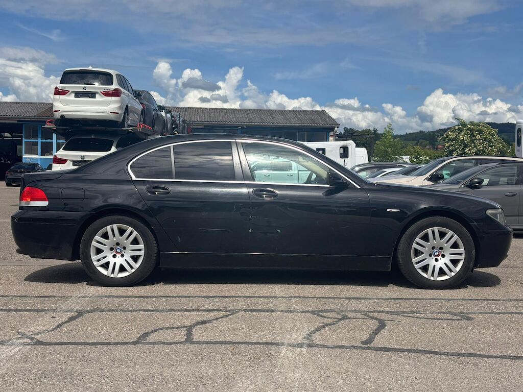 BMW 735i-image-3