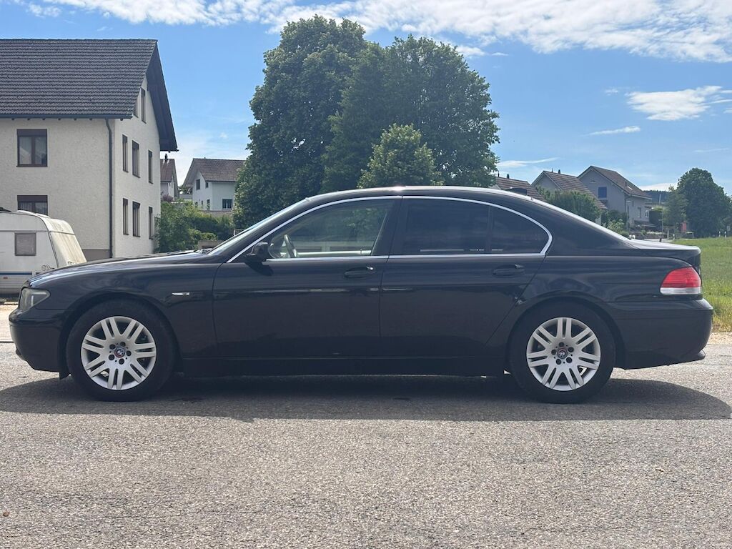 BMW 735i-image-7
