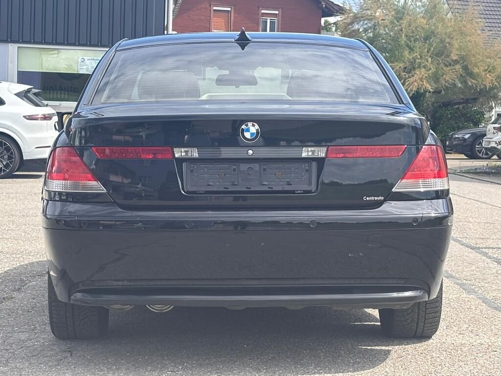 BMW 735i-image-5