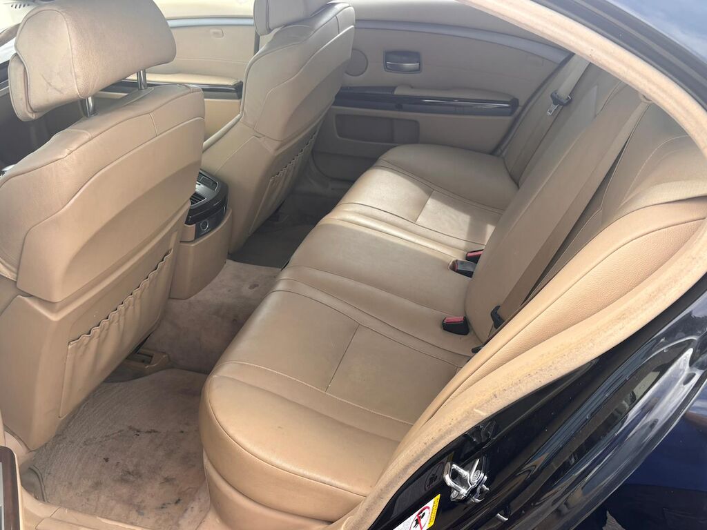 BMW 735i-image-14