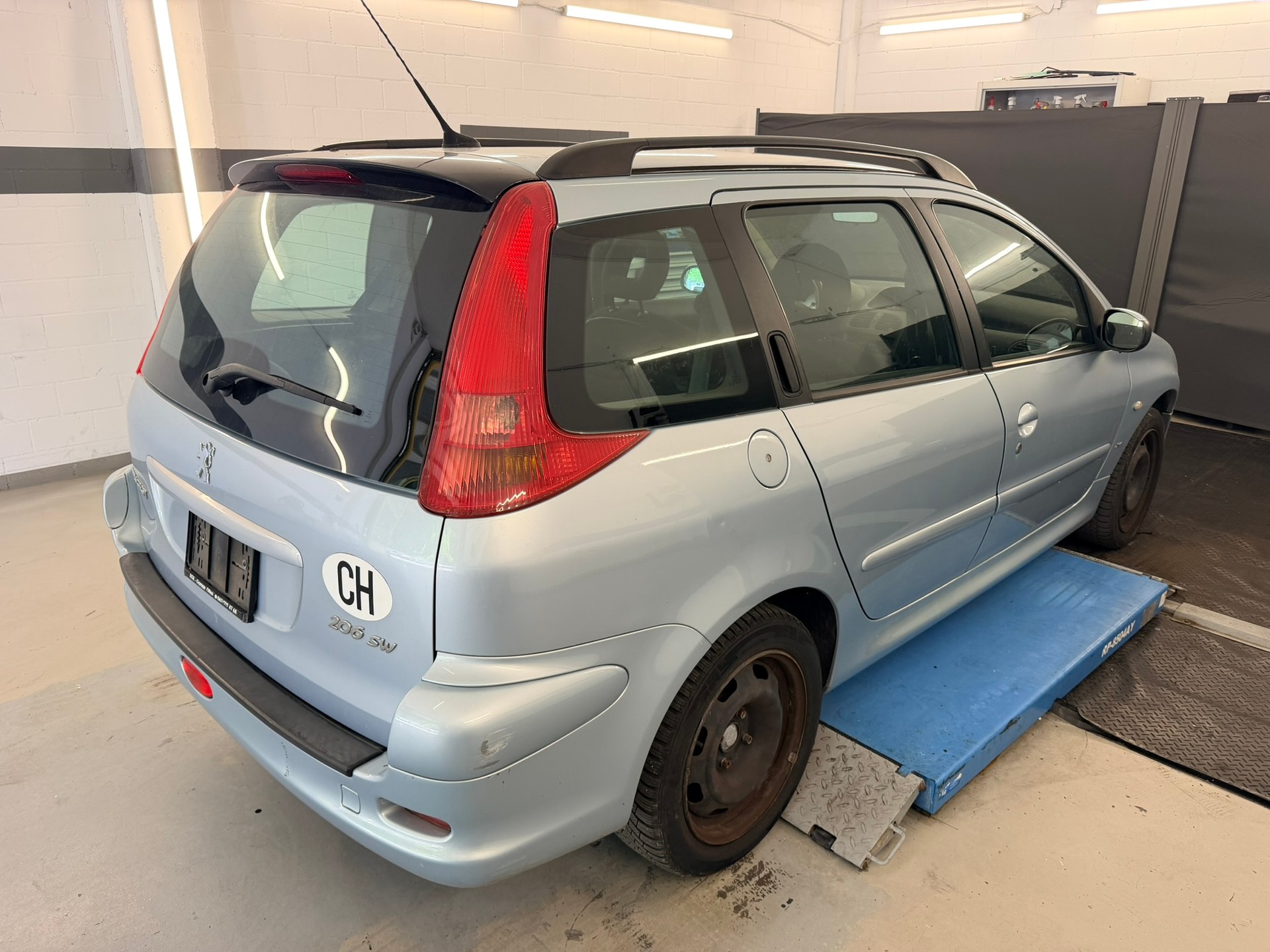 PEUGEOT 206 SW 1.6 16V Quiksilver-image-3