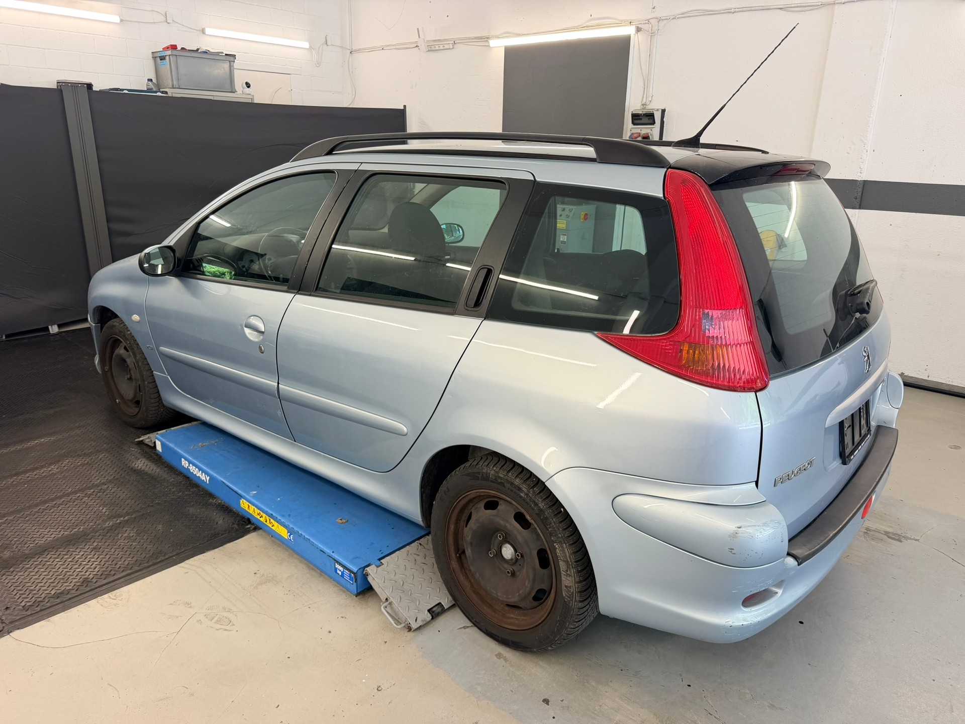 PEUGEOT 206 SW 1.6 16V Quiksilver-image-5