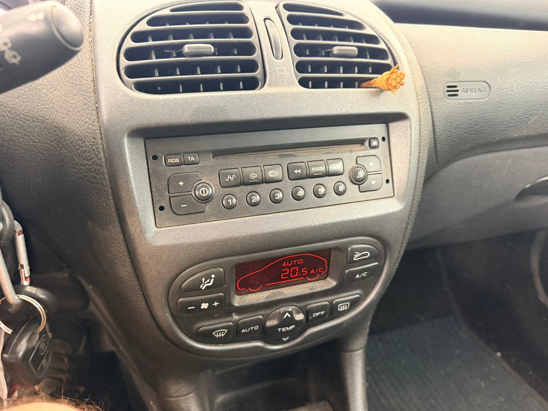 PEUGEOT 206 SW 1.6 16V Quiksilver-image-10