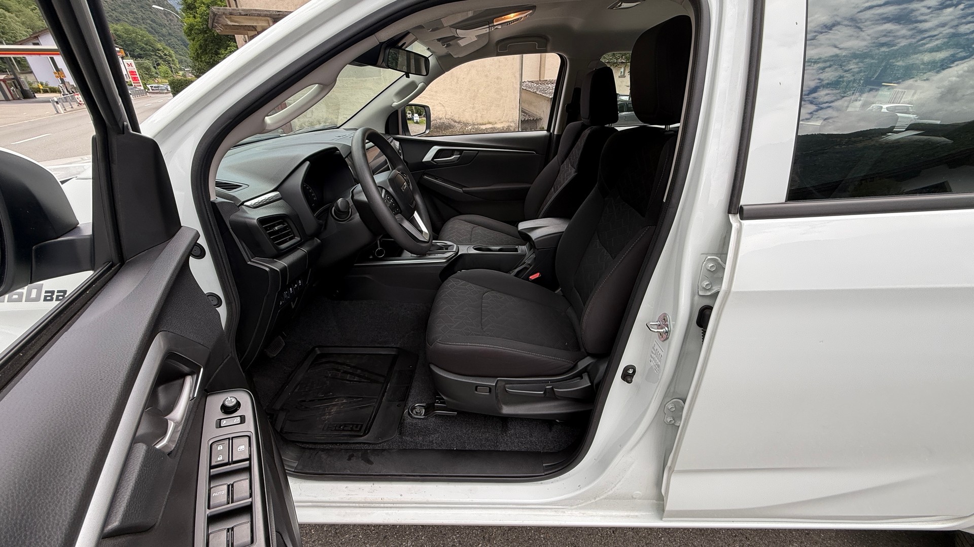 ISUZU D-MAX 1.9 CrewCab N60BB+ 4x4-image-11