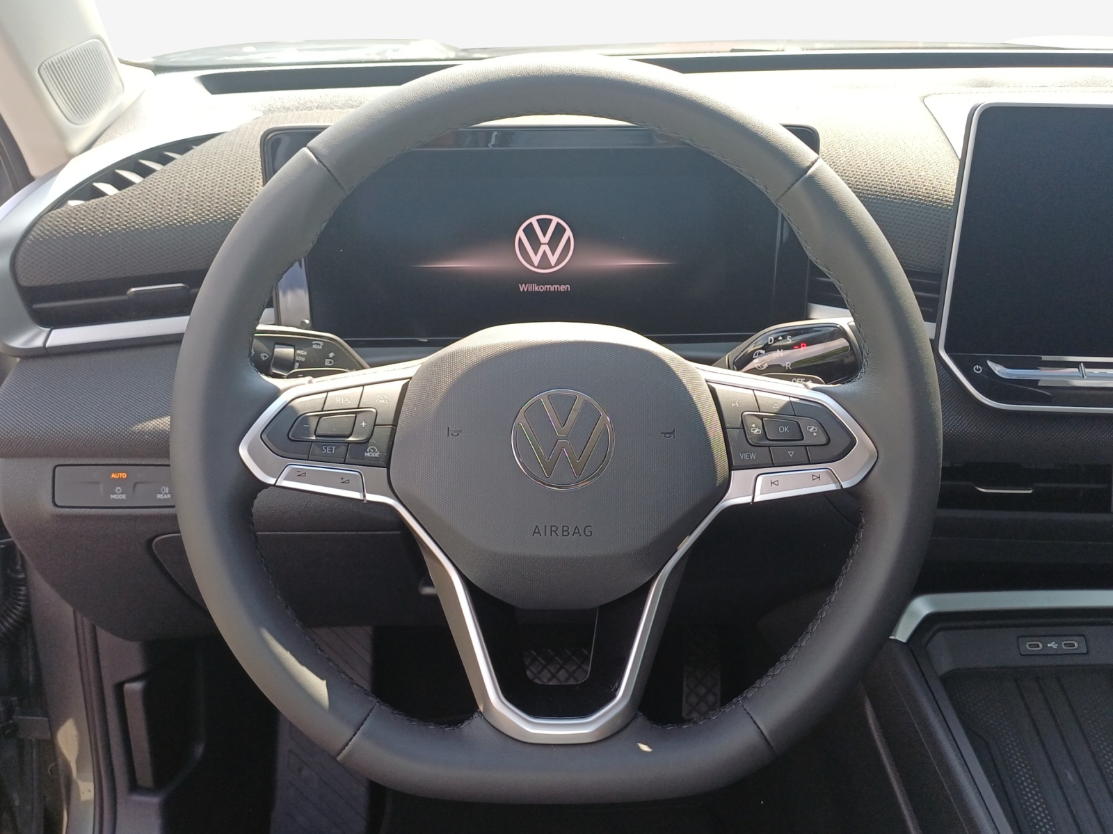 VW T-Roc 1.5 eTSI mHEV Trend DSG-image-9