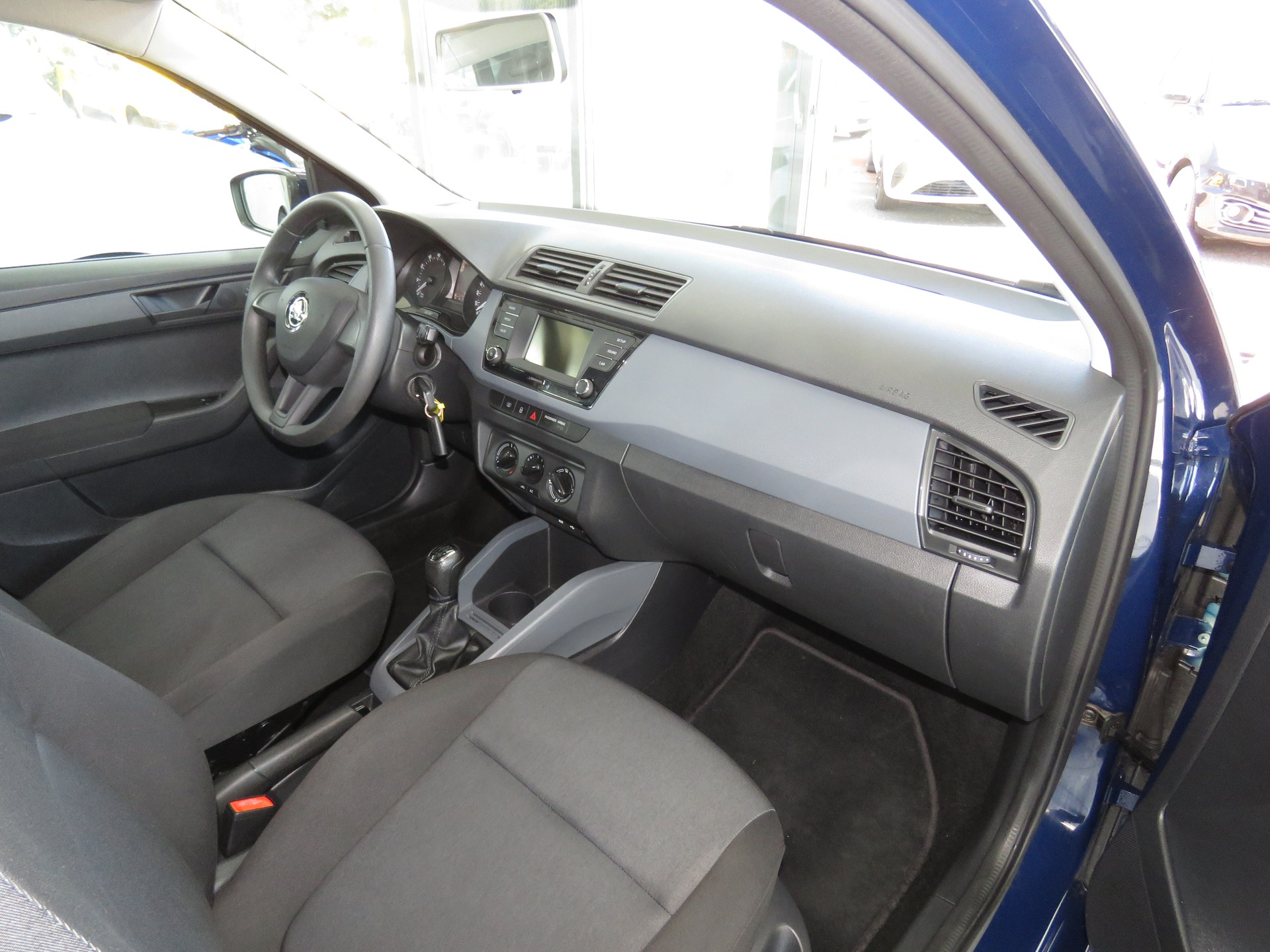 SKODA Fabia 1.0 Active-image-10